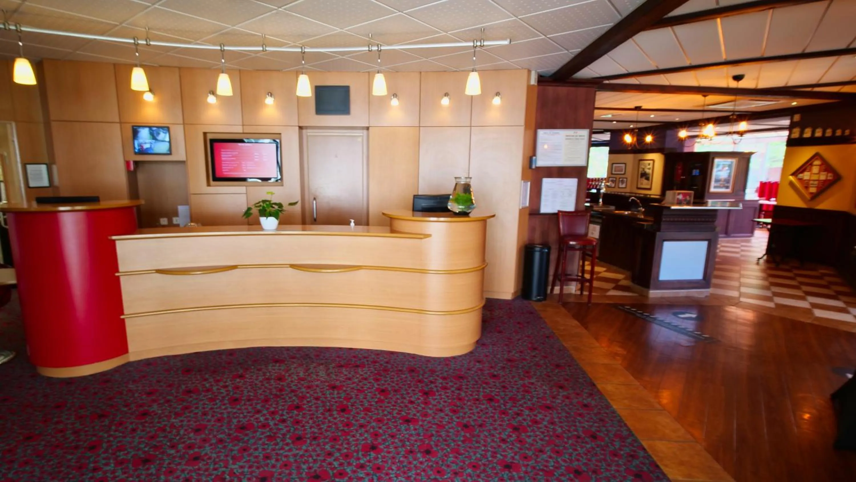 Lobby or reception in ibis Chartres Ouest Luce