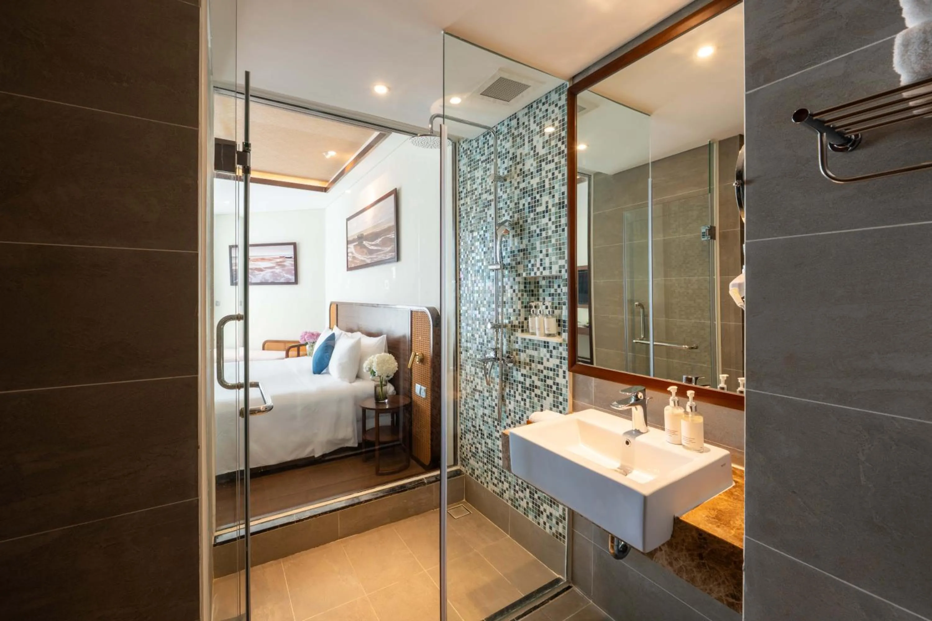Shower, Bed in Best Western Premier Sonasea Phu Quoc