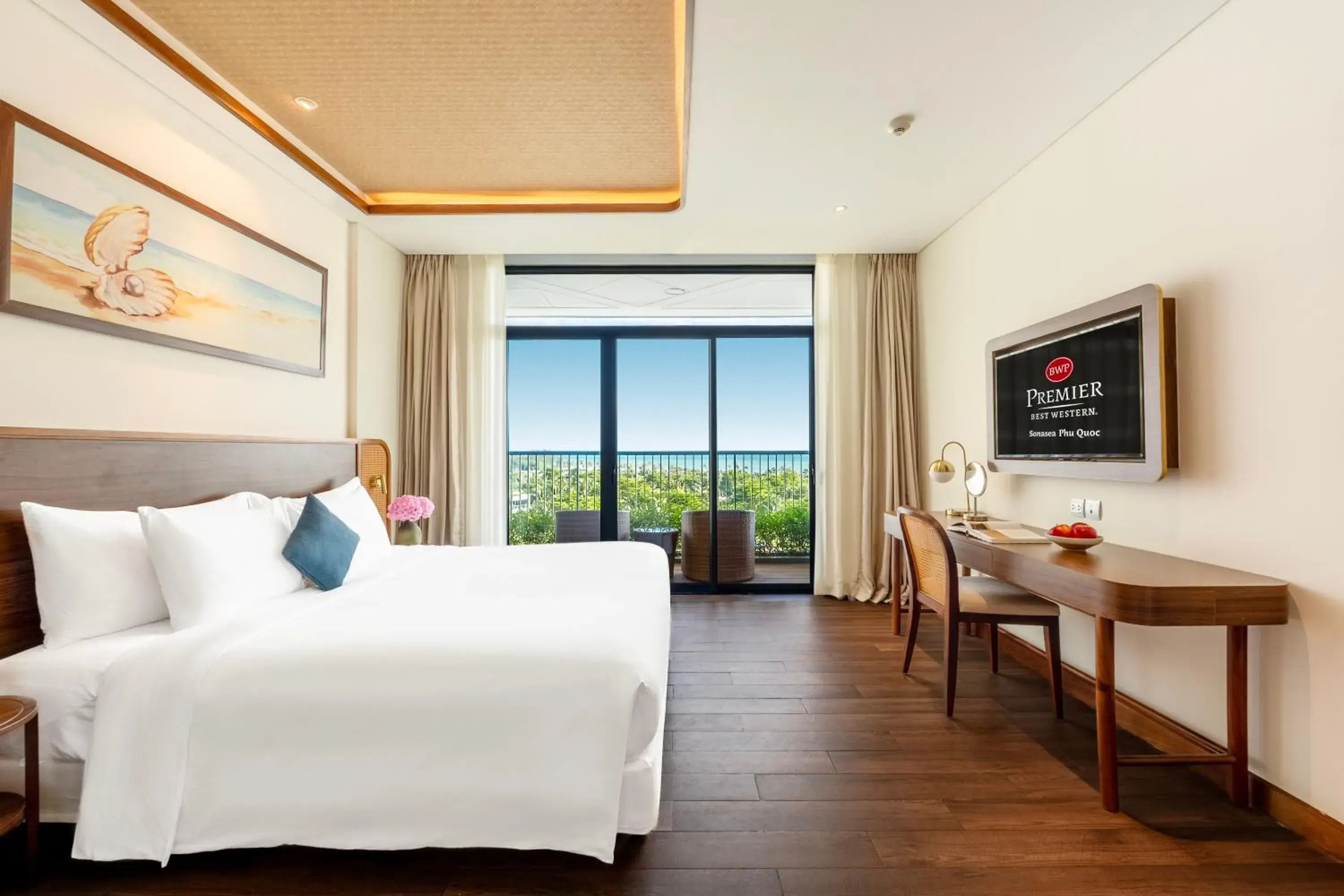 Three-Bedroom Executive King Suite with One Queen and Twin Single Beds and Sea View in Best Western Premier Sonasea Phu Quoc Three-Bedroom Executive King Suite with One Queen and Twin Single Beds and Sea View in Best Western Premier Sonasea Phu Quoc