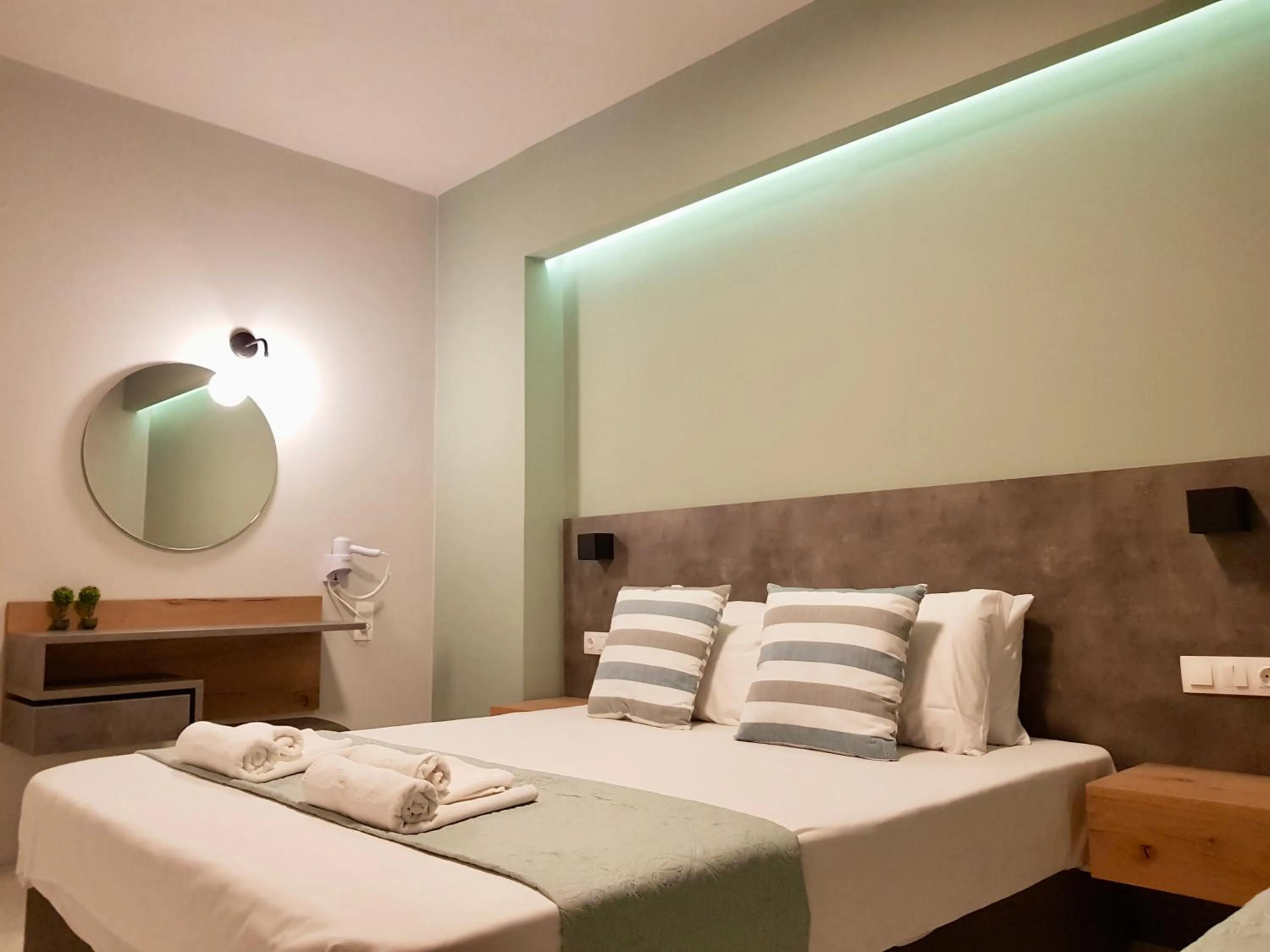 Bed in George Deluxe Apartments