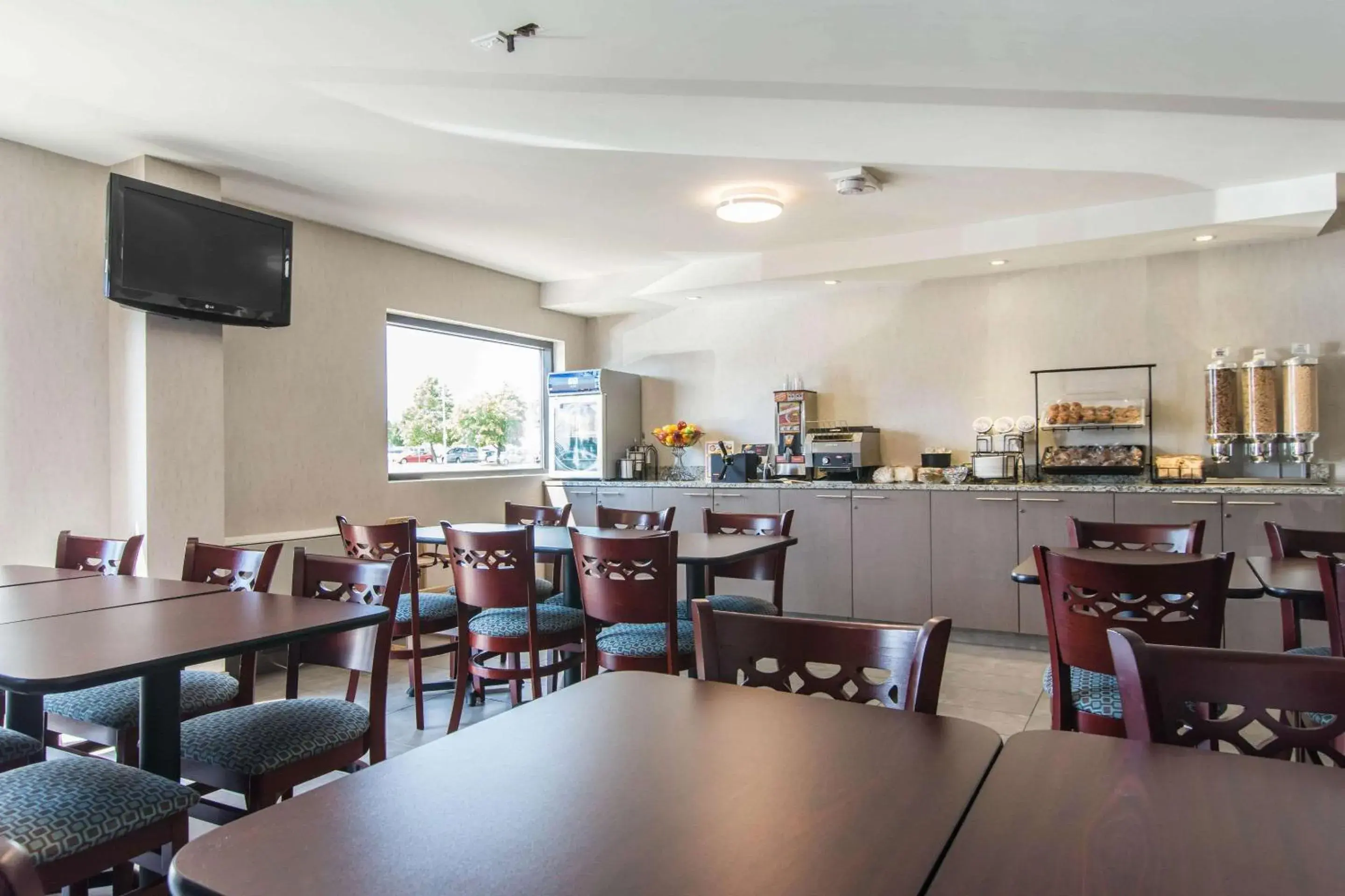 Restaurant/places to eat in Comfort Inn Restaurant/places to eat in Comfort Inn