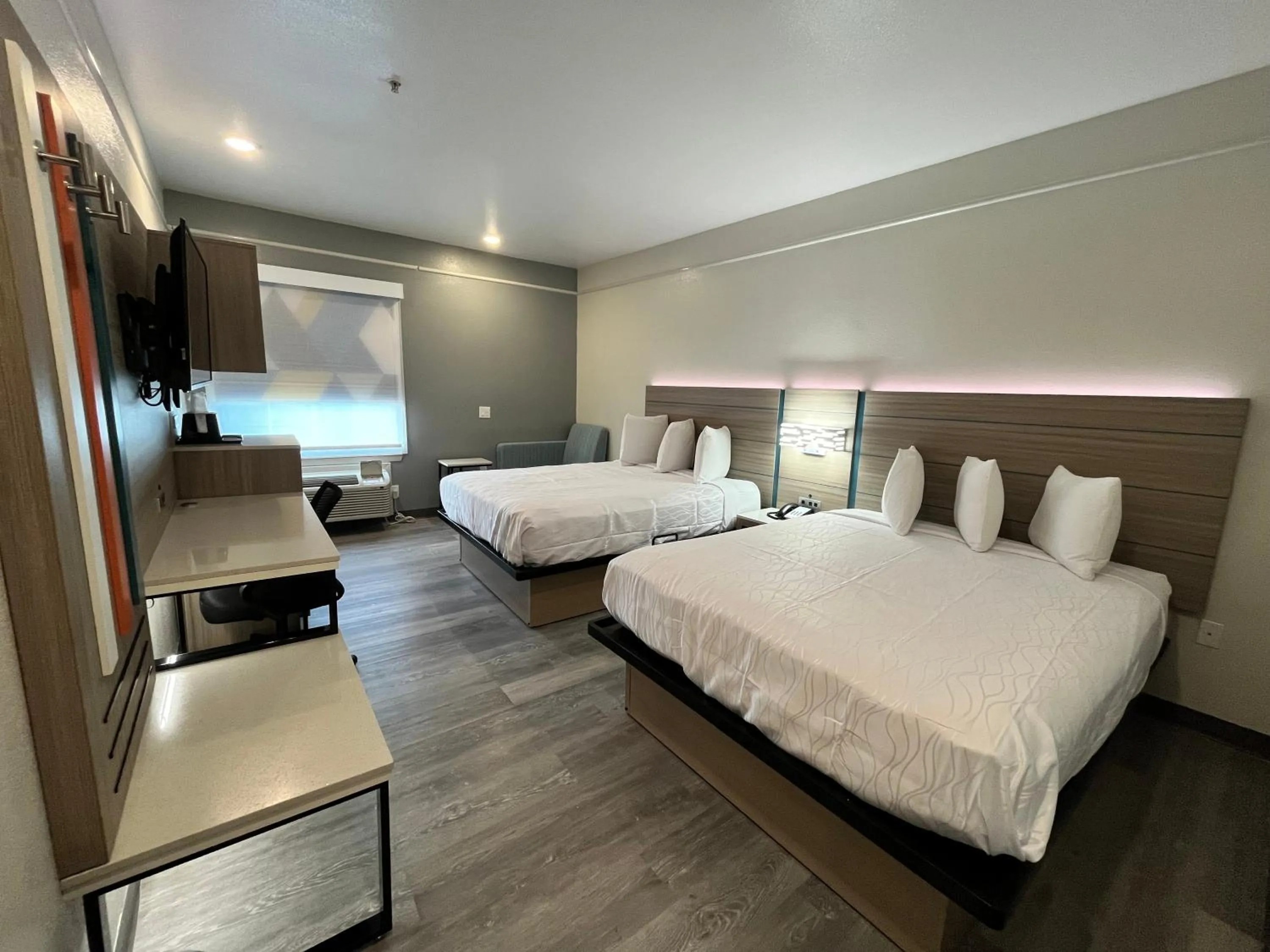 Queen Room - Disability Access in Sonesta Essential Hotel Houston-I-45 Spring