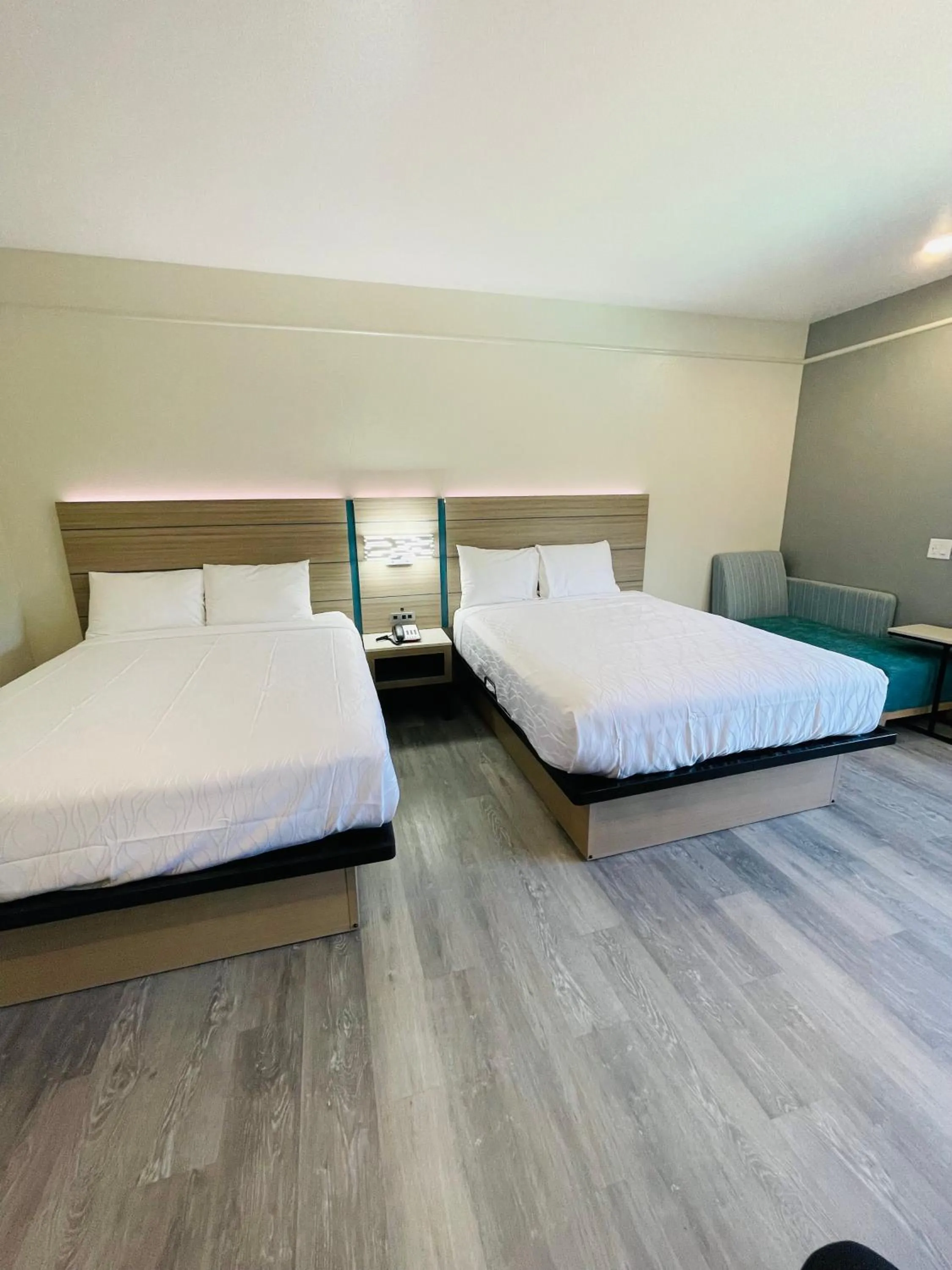 Bed in Sonesta Essential Hotel Houston-I-45 Spring