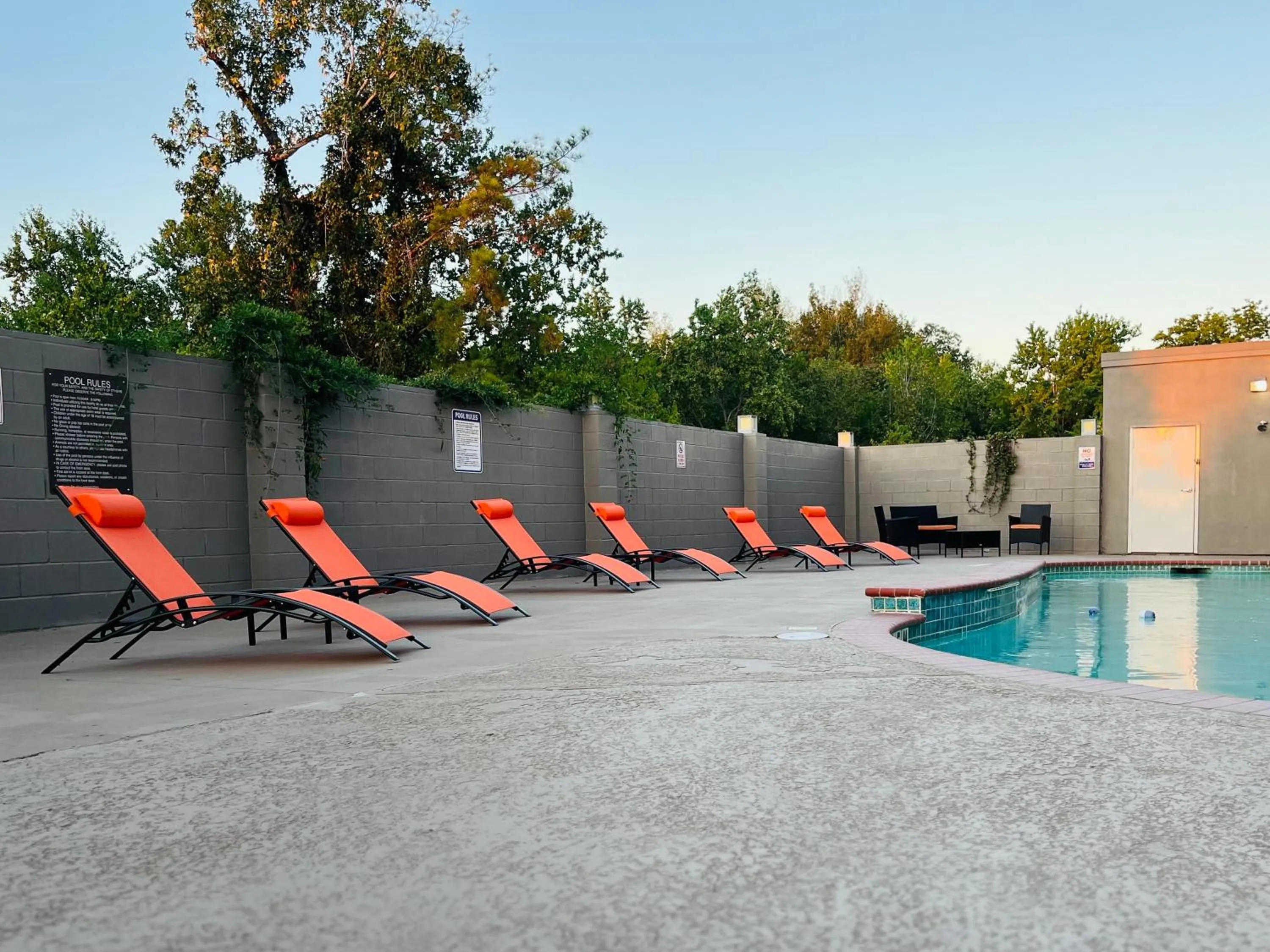 Swimming pool in Sonesta Essential Hotel Houston-I-45 Spring