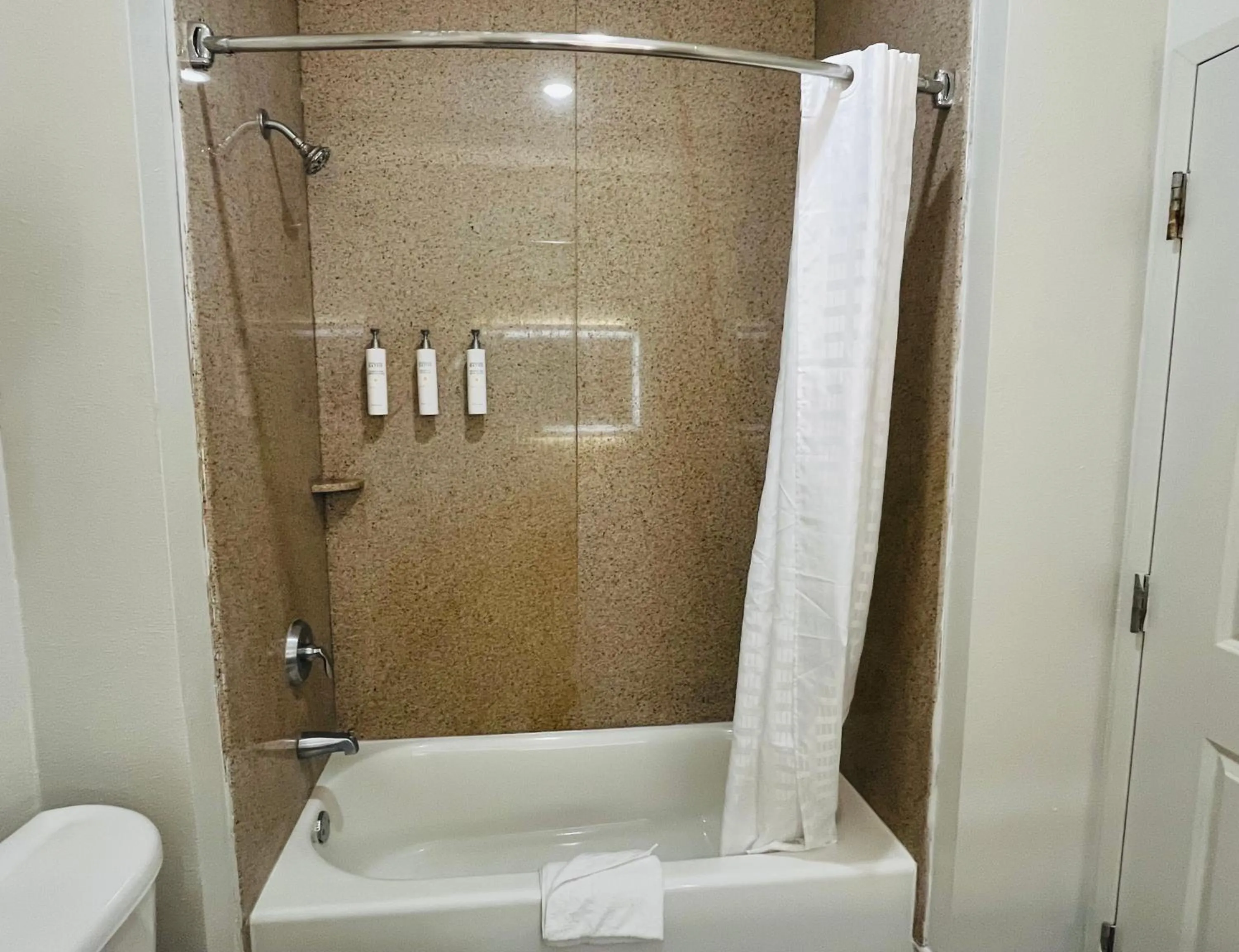 Shower in Sonesta Essential Hotel Houston-I-45 Spring