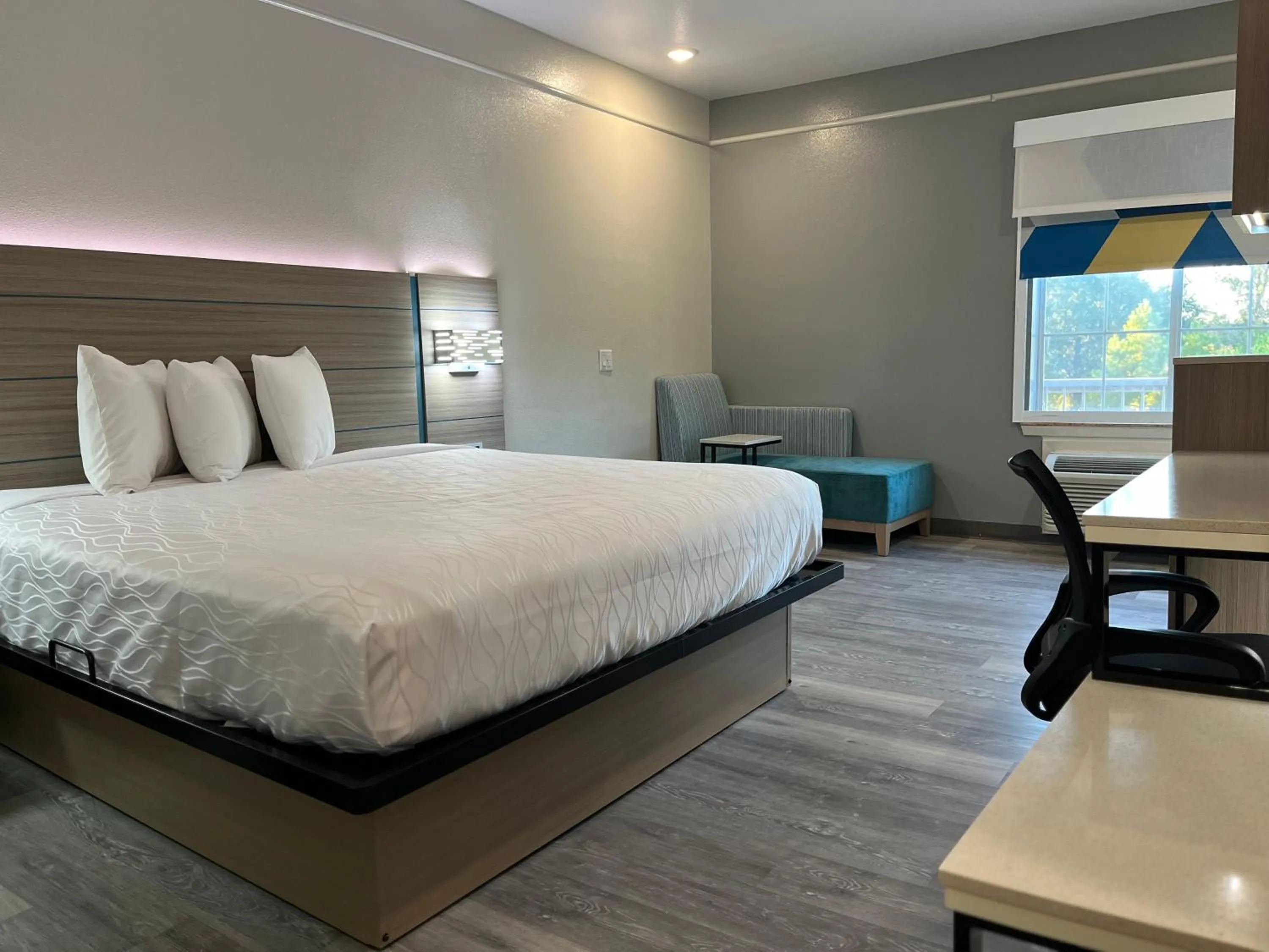 Bedroom, Bed in Sonesta Essential Hotel Houston-I-45 Spring