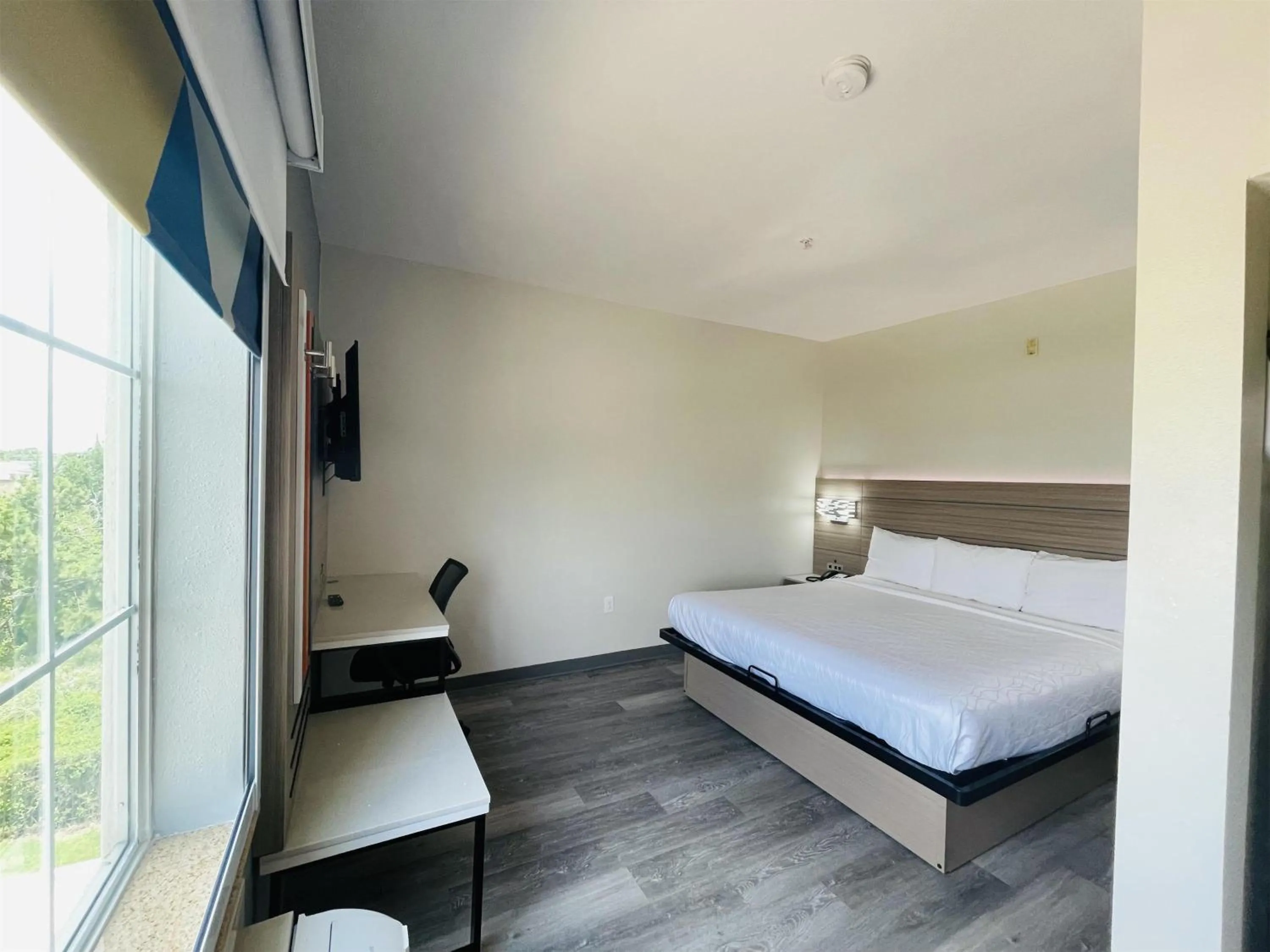 Bedroom, Bed in Sonesta Essential Hotel Houston-I-45 Spring