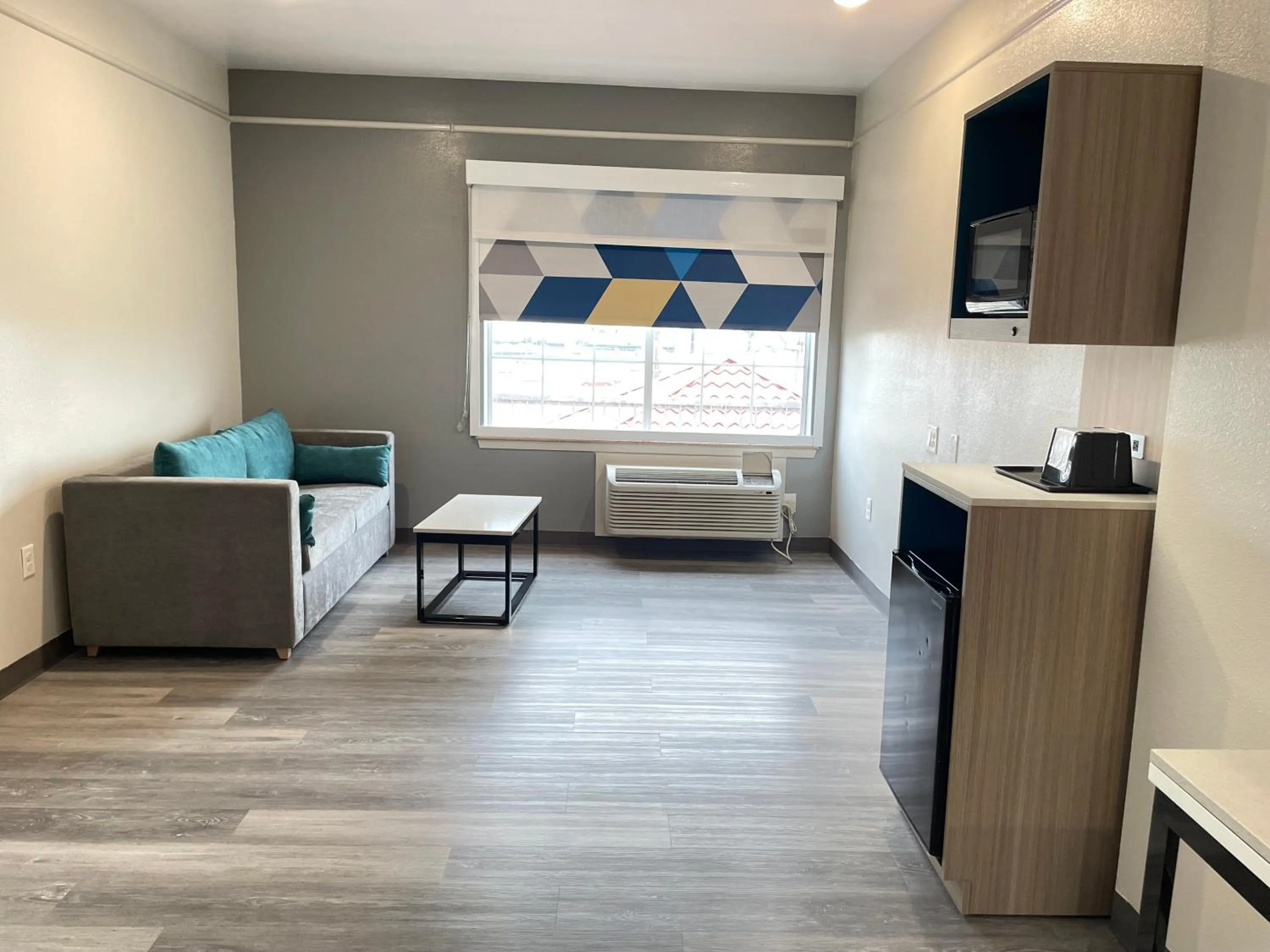 Bed in Sonesta Essential Hotel Houston-I-45 Spring