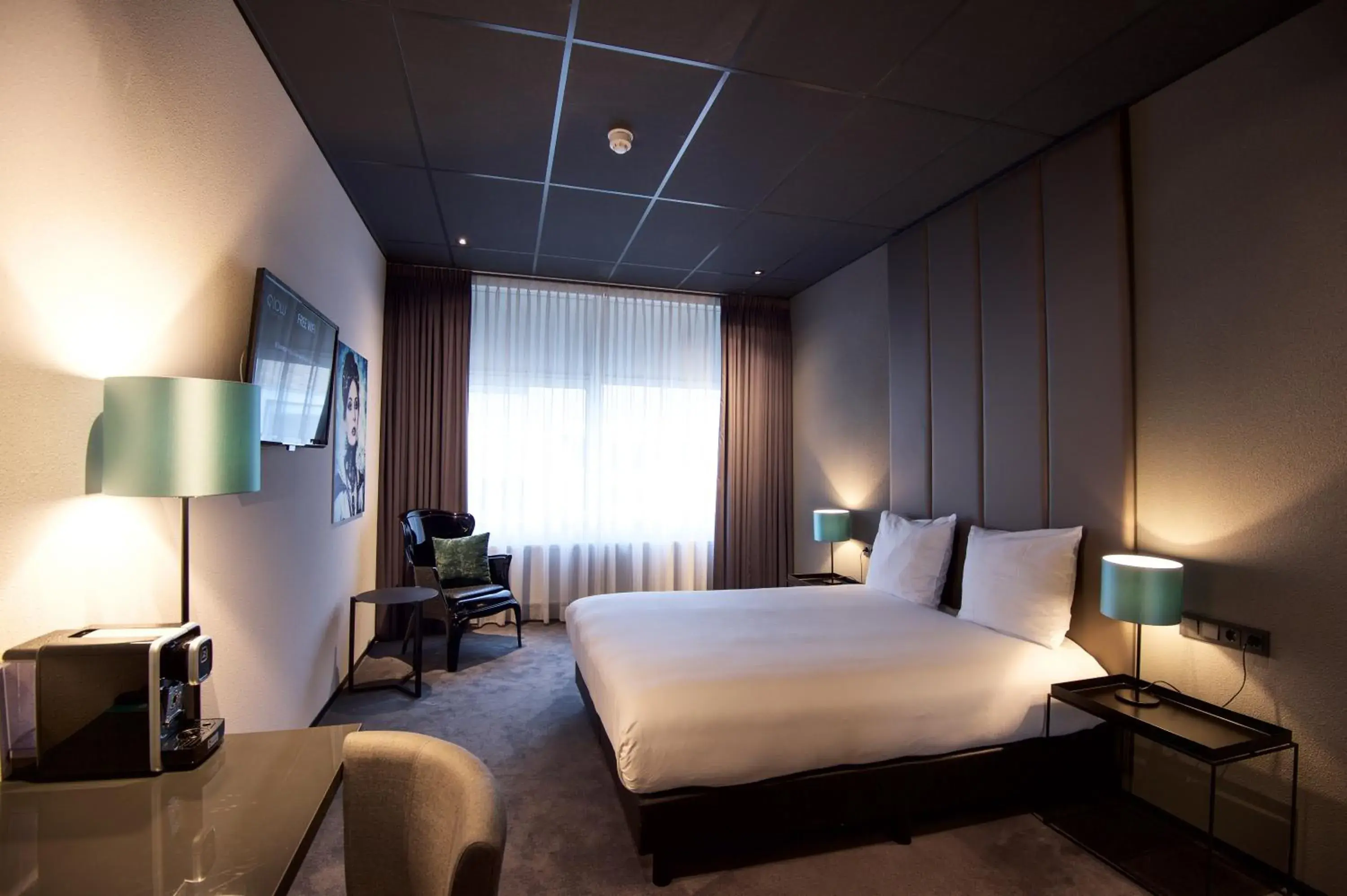 Photo of the whole room, Bed in Design Hotel Glow
