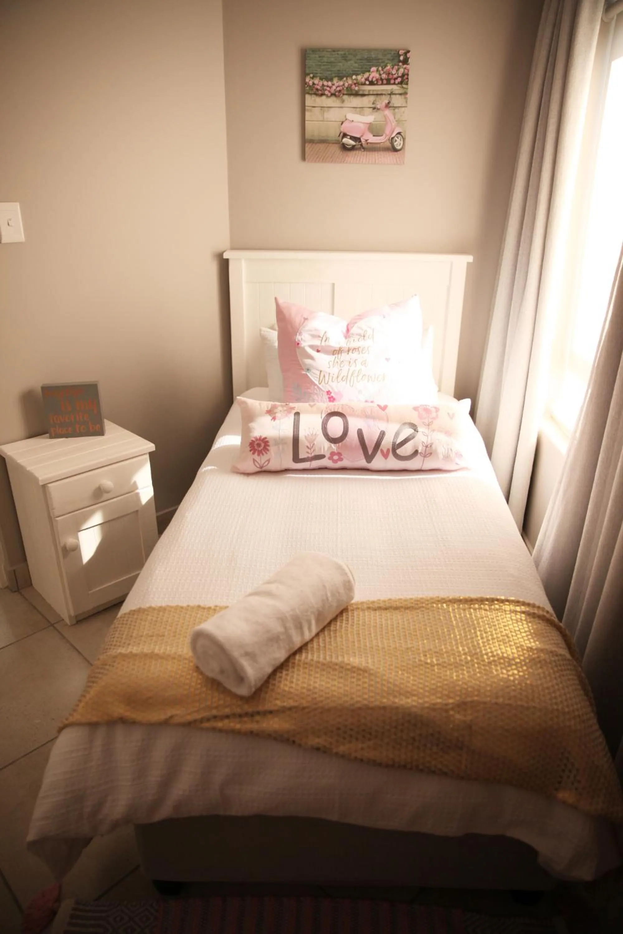 Bed in Mari-Amor Self-Catering Apartments