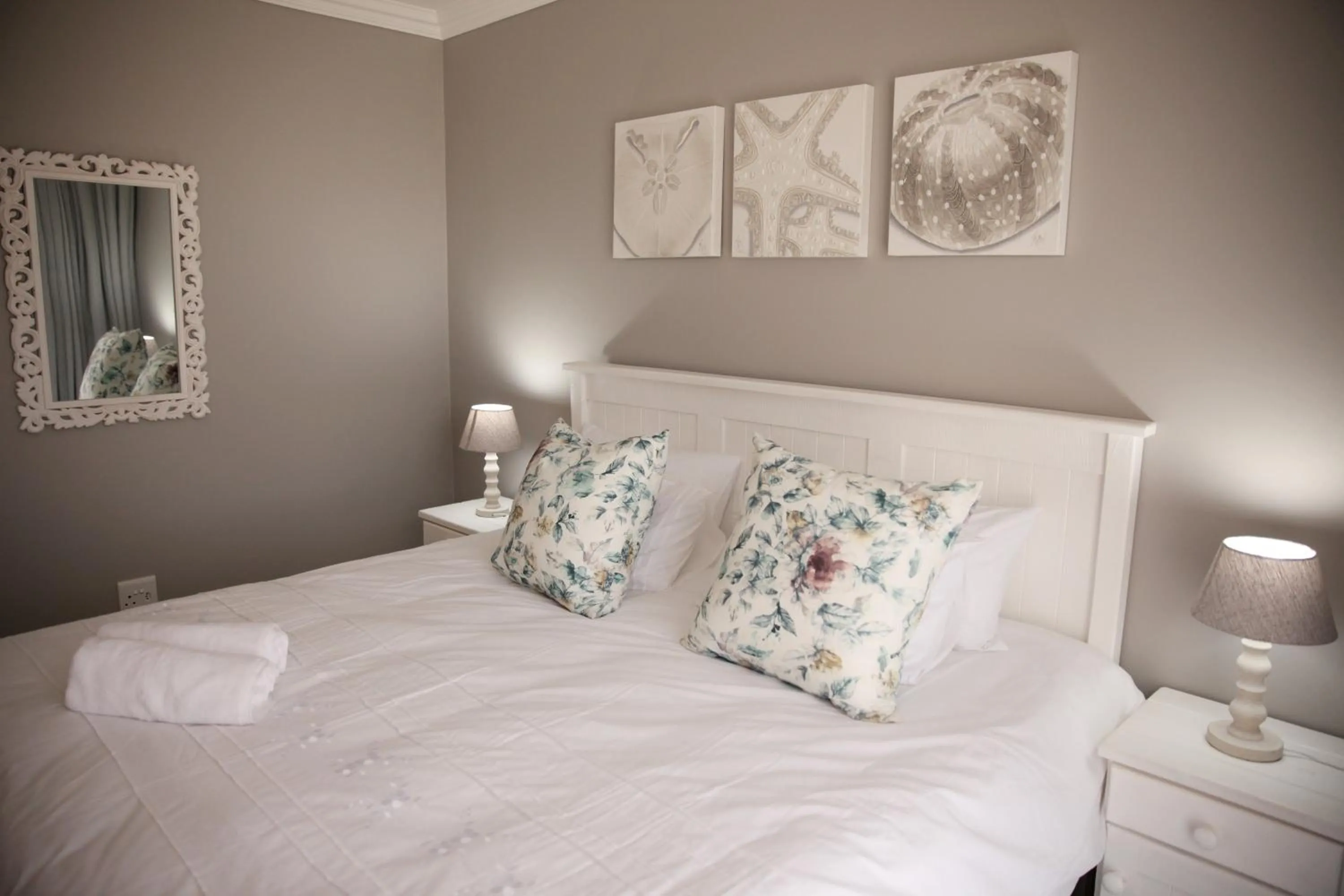 Bed in Mari-Amor Self-Catering Apartments
