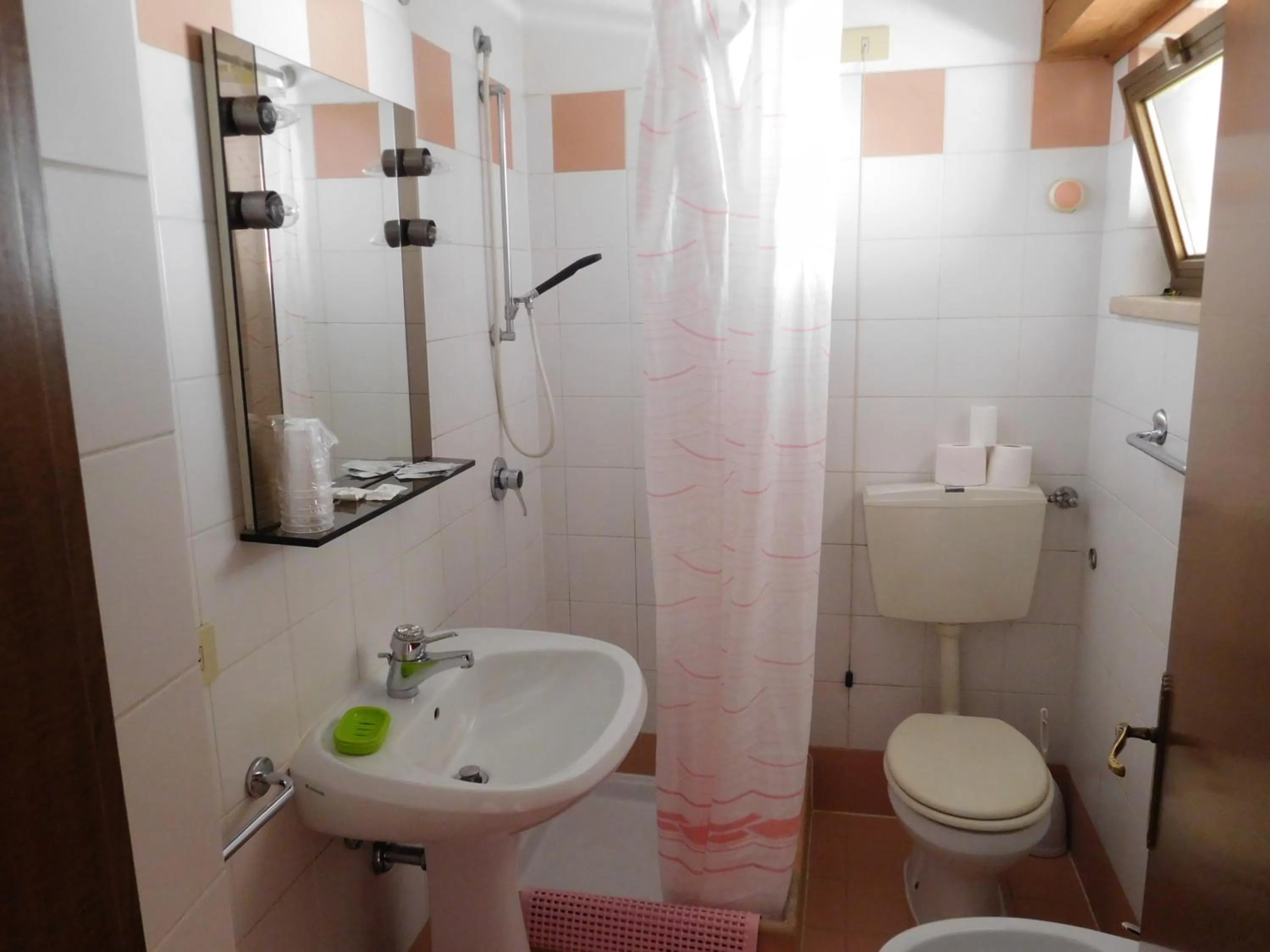 Shower in Antico Albergo Sant'Antonio
