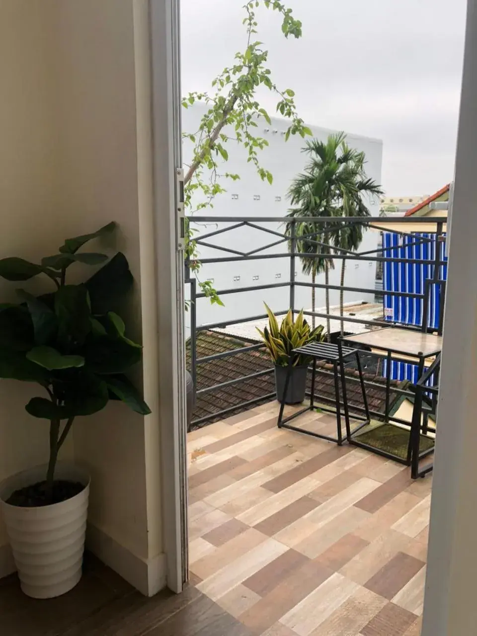 Triple Room with Balcony in Hue Four Seasons Hotel Triple Room with Balcony in Hue Four Seasons Hotel