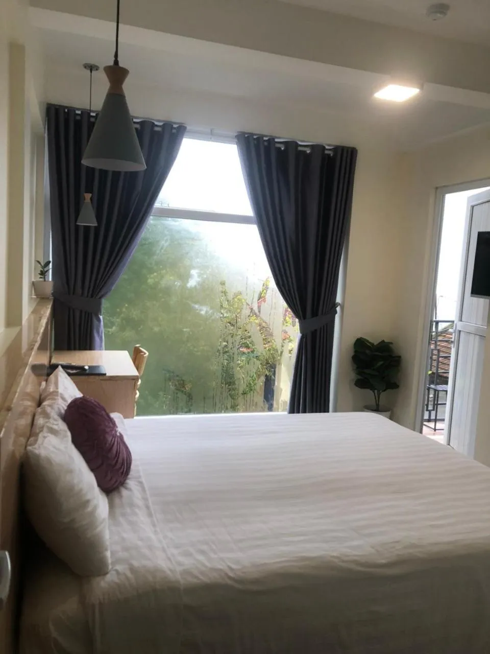 Bedroom, Bed in Hue Four Seasons Hotel