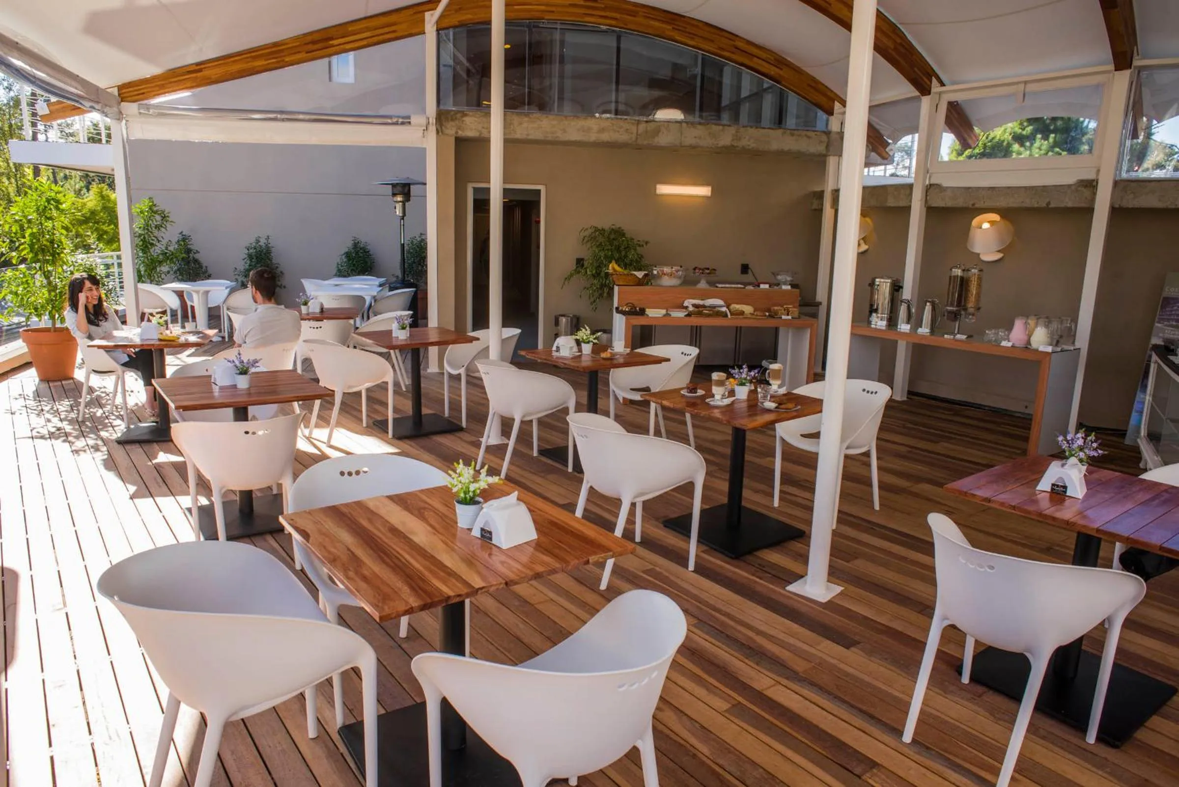 Restaurant/places to eat in 2122 Hotel Art Design