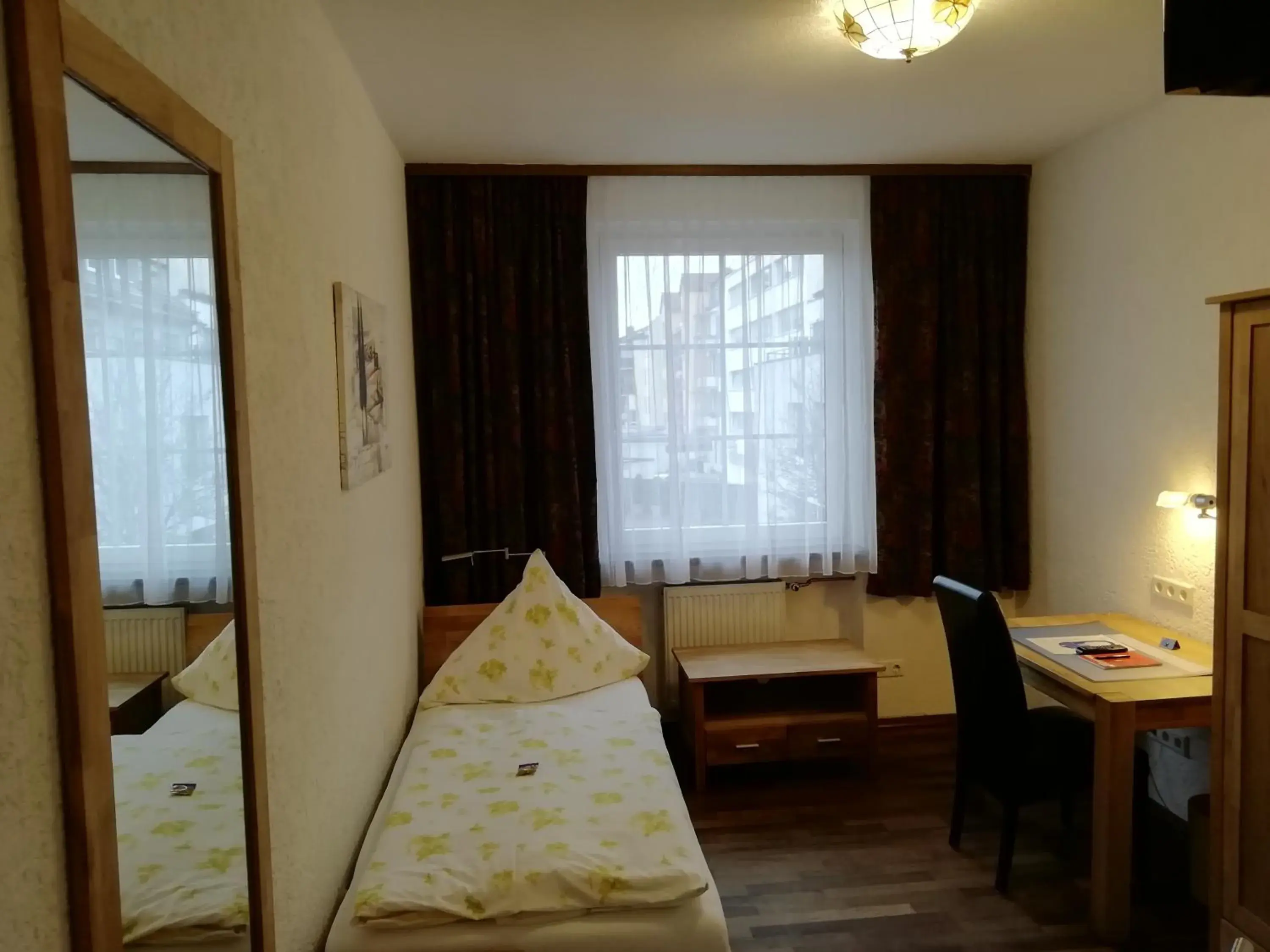 Single Room with Private Bathroom in Isenburger Hof Single Room with Private Bathroom in Isenburger Hof