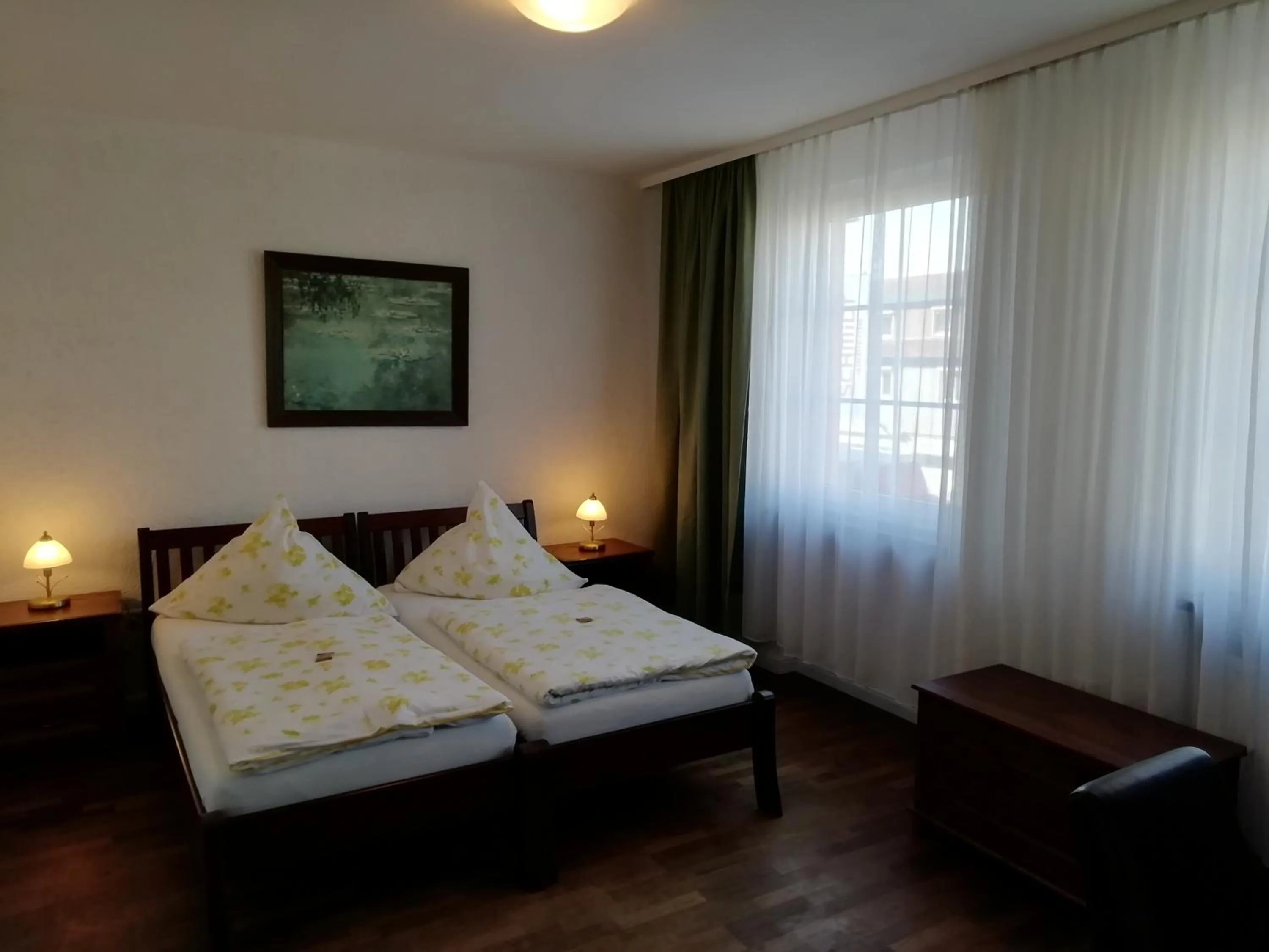 Photo of the whole room, Bed in Isenburger Hof