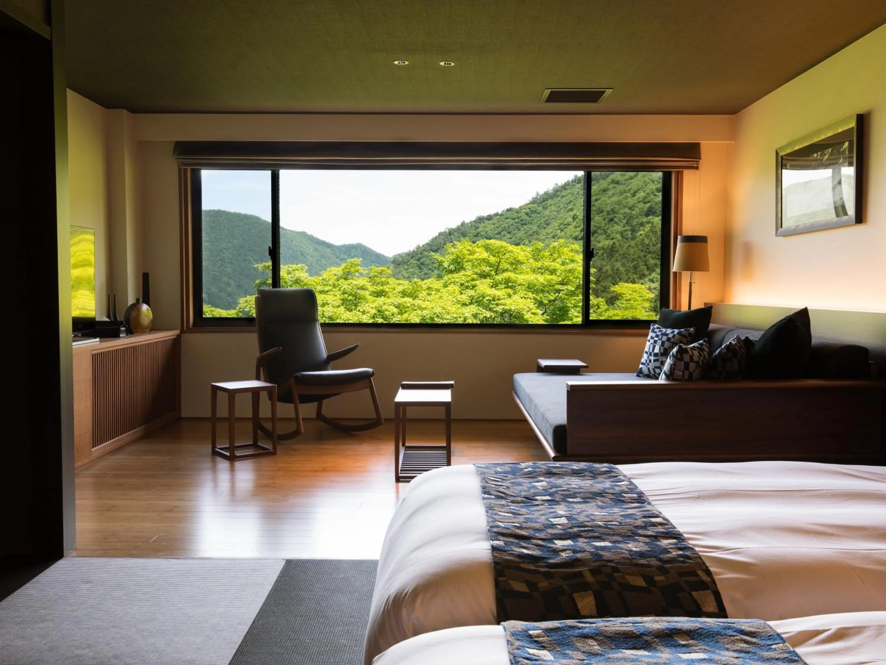 View (from property/room), Bed in barhotel Hakone Kazan