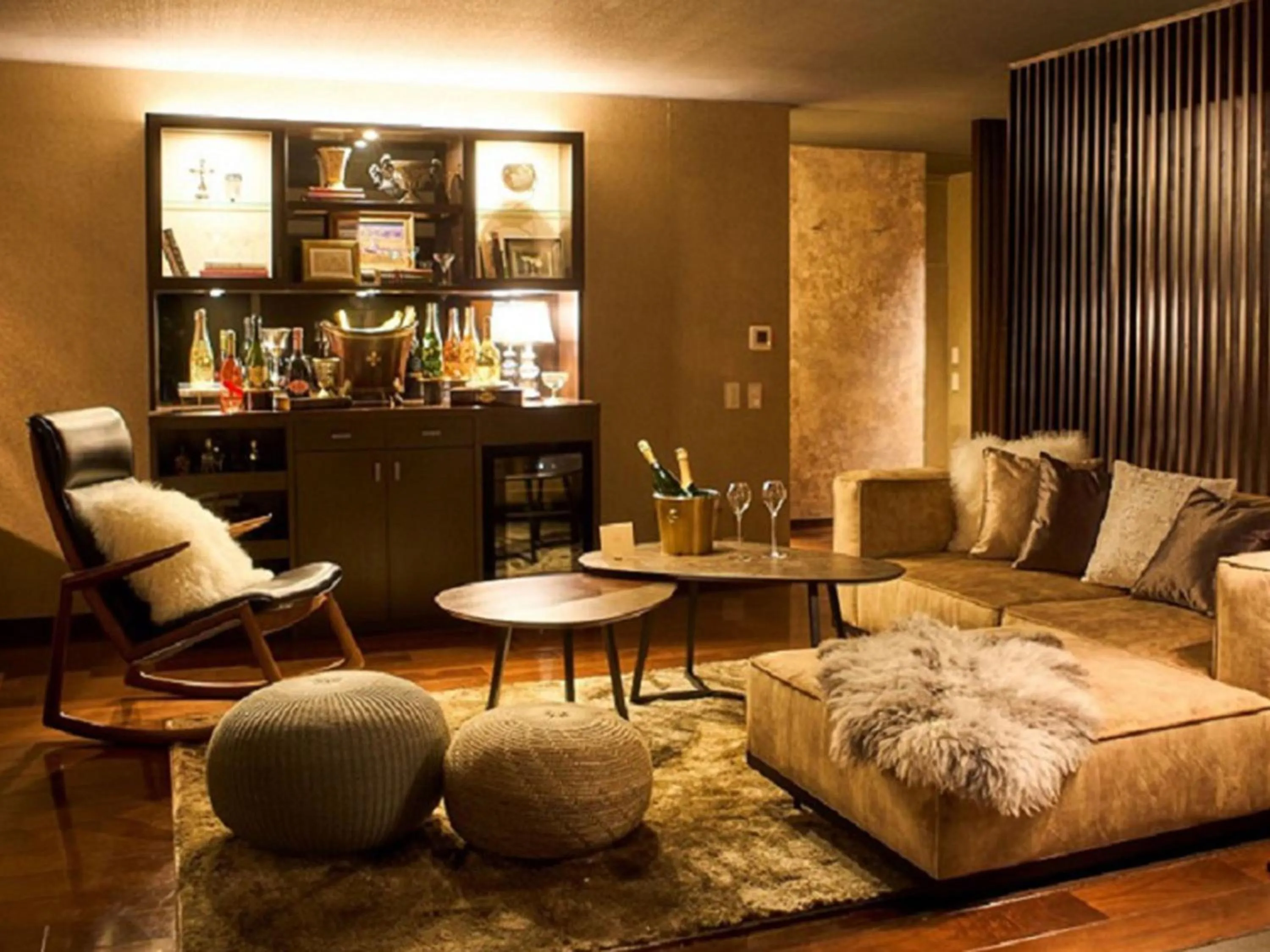 Photo of the whole room in barhotel Hakone Kazan