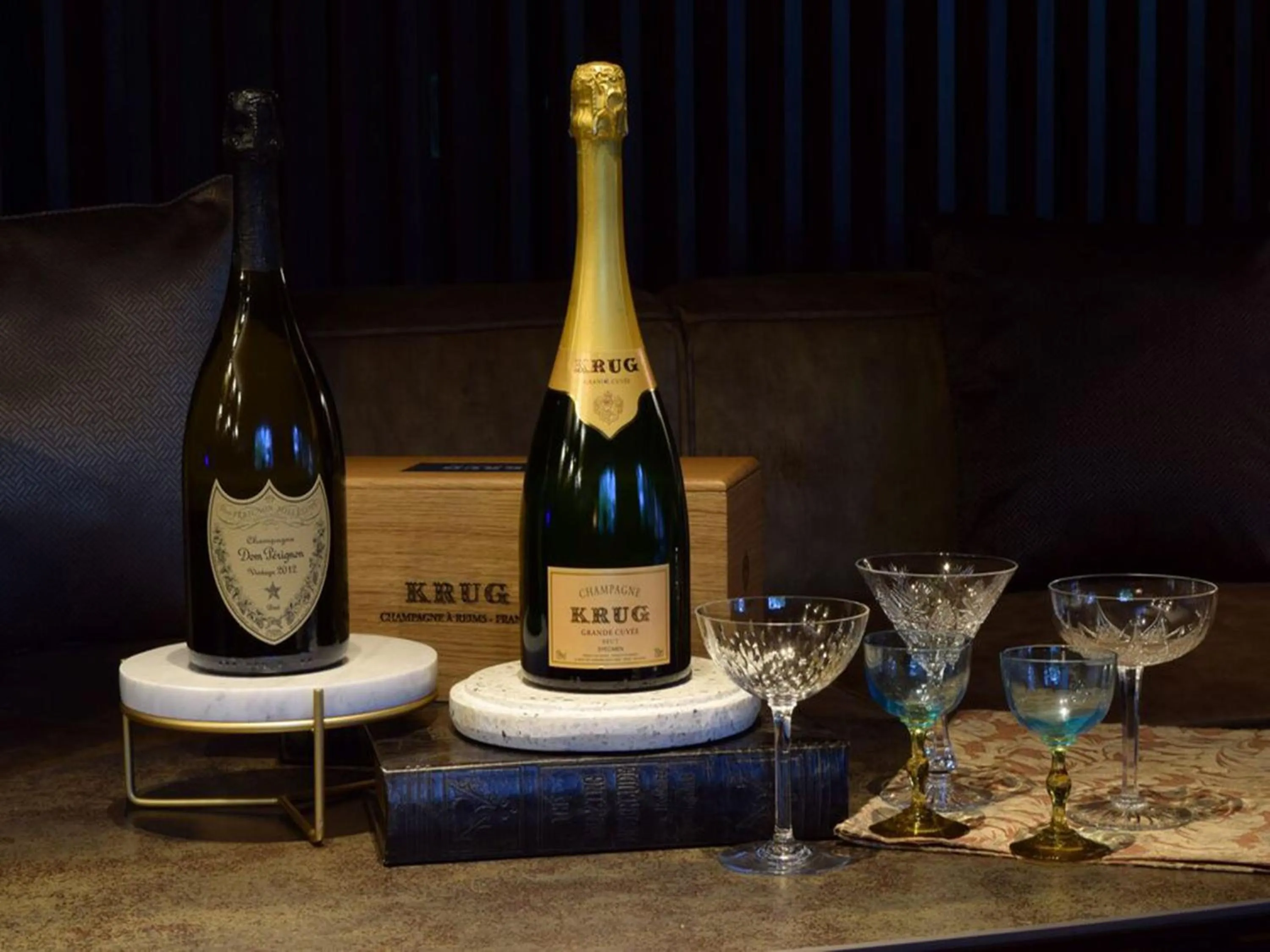 Photo of the whole room in barhotel Hakone Kazan