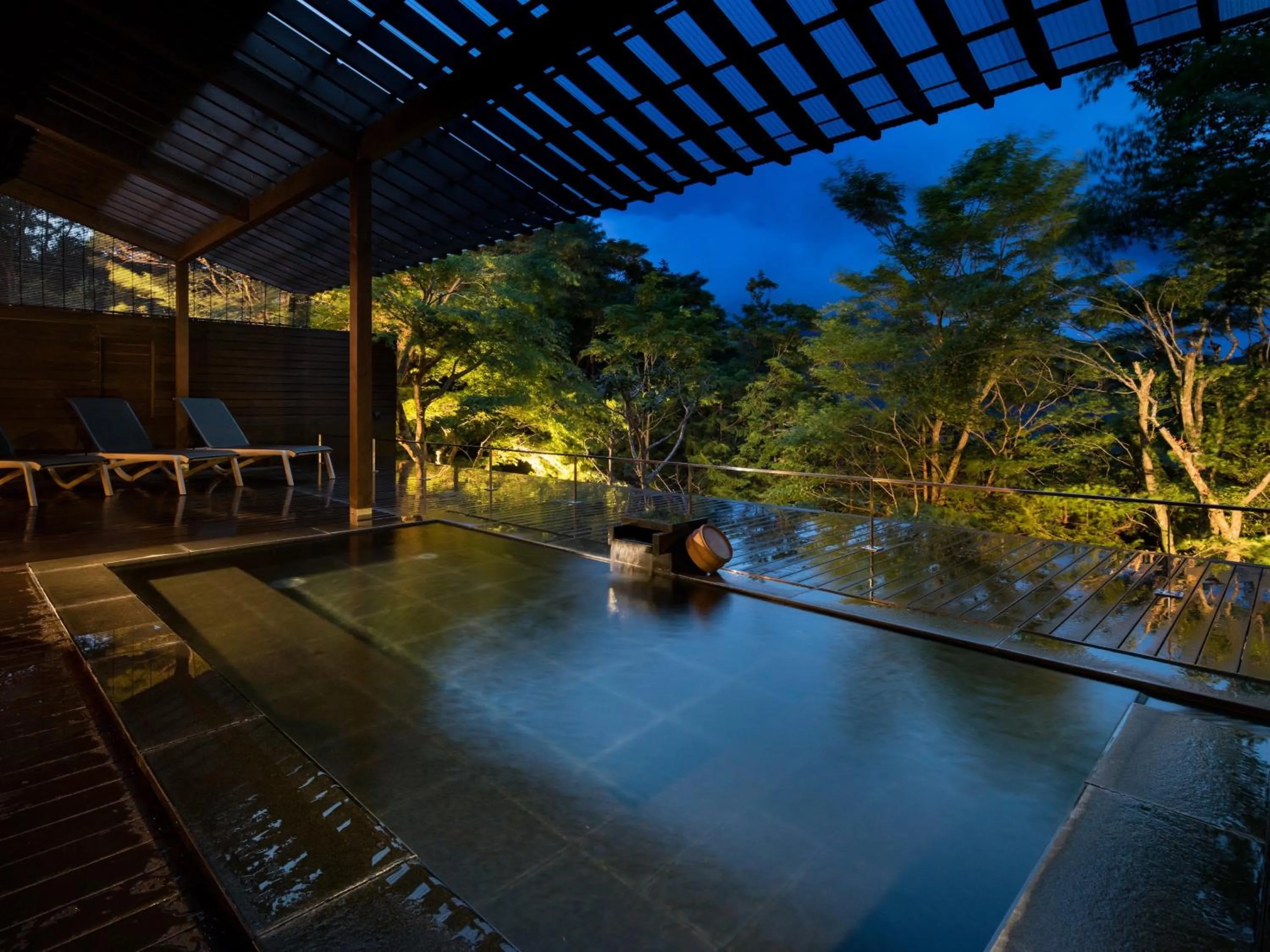 Open Air Bath in barhotel Hakone Kazan