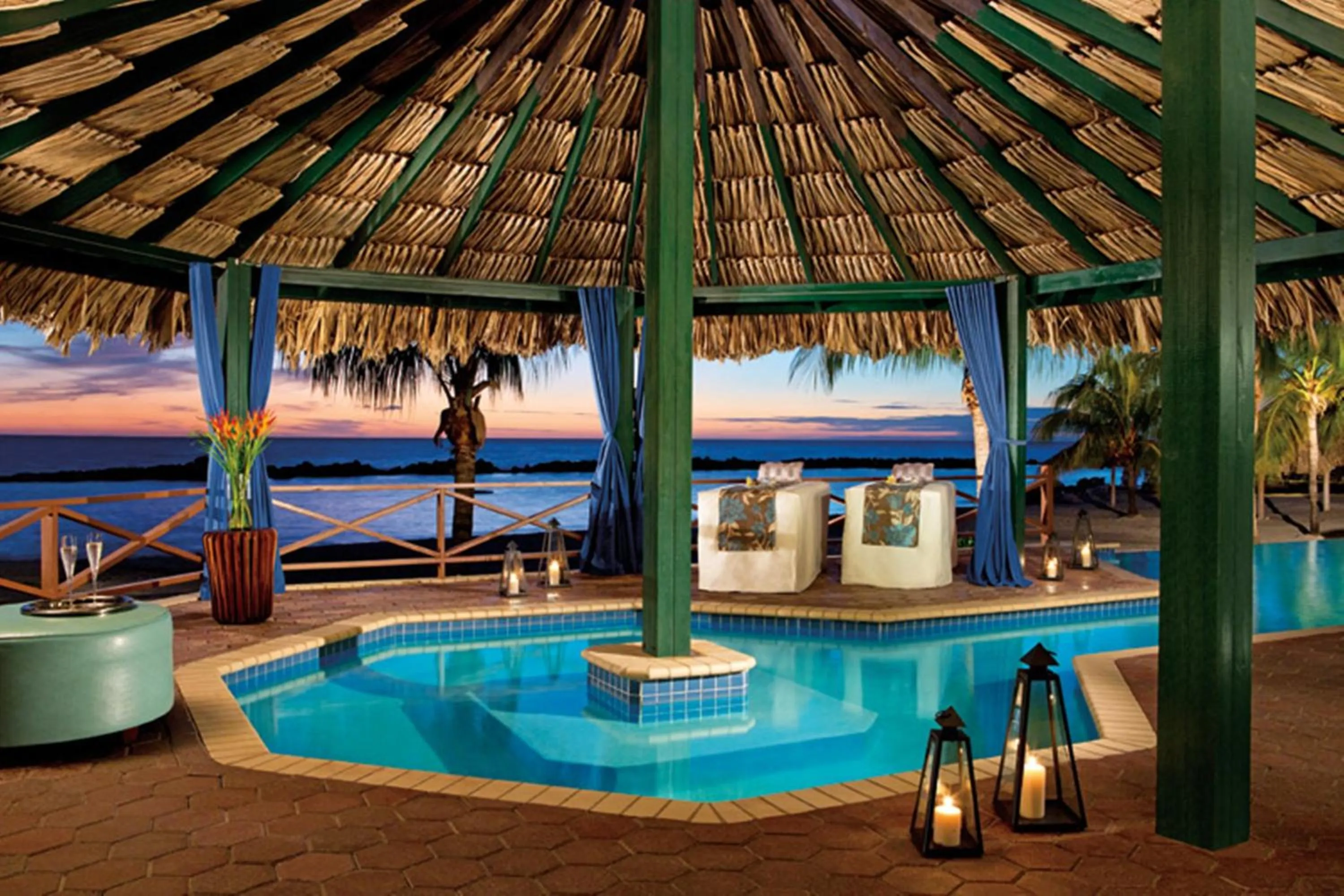 Swimming pool in Sunscape Curacao Resort Spa & Casino