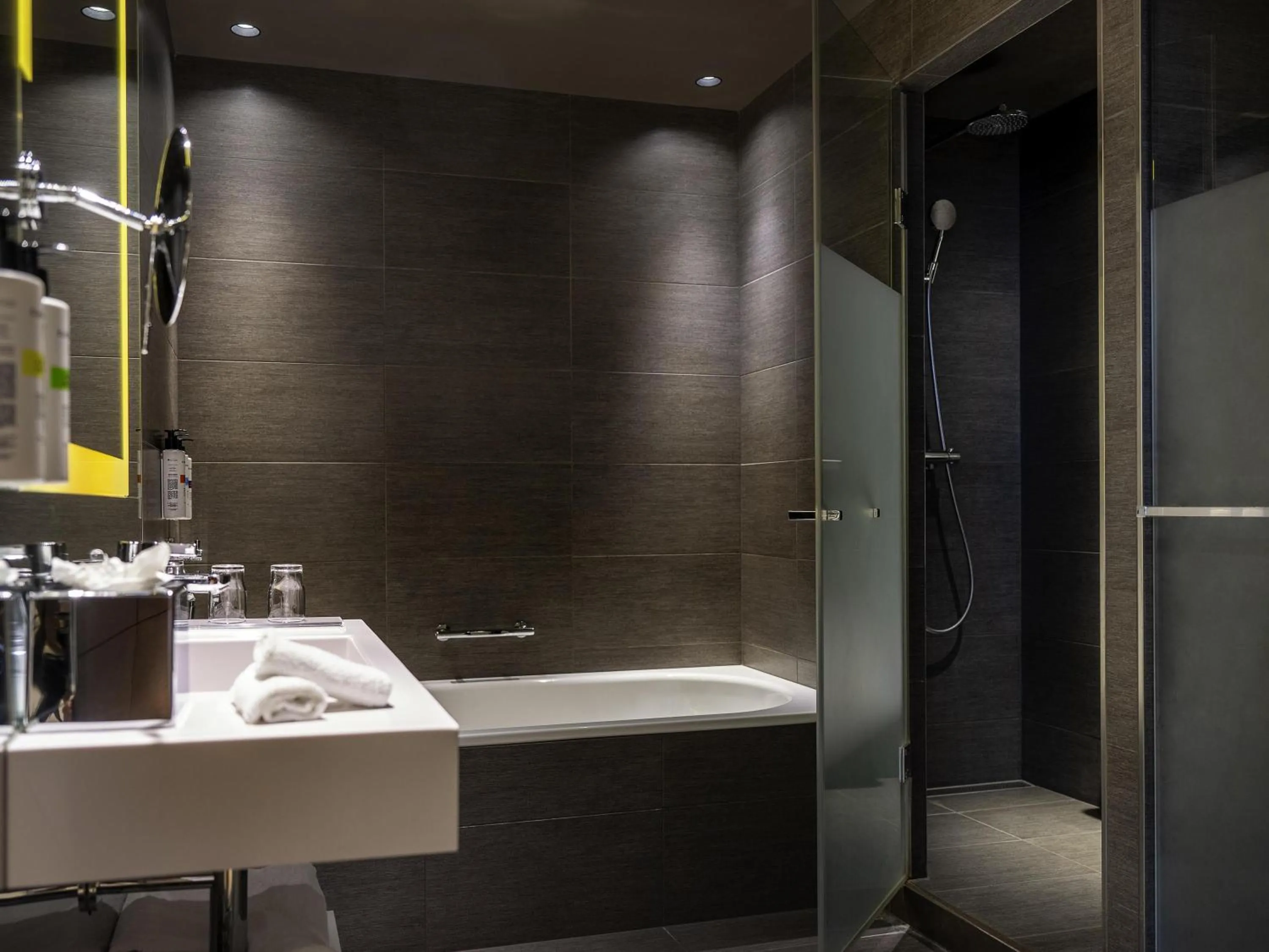 Bedroom in Pullman Brussels Centre Midi