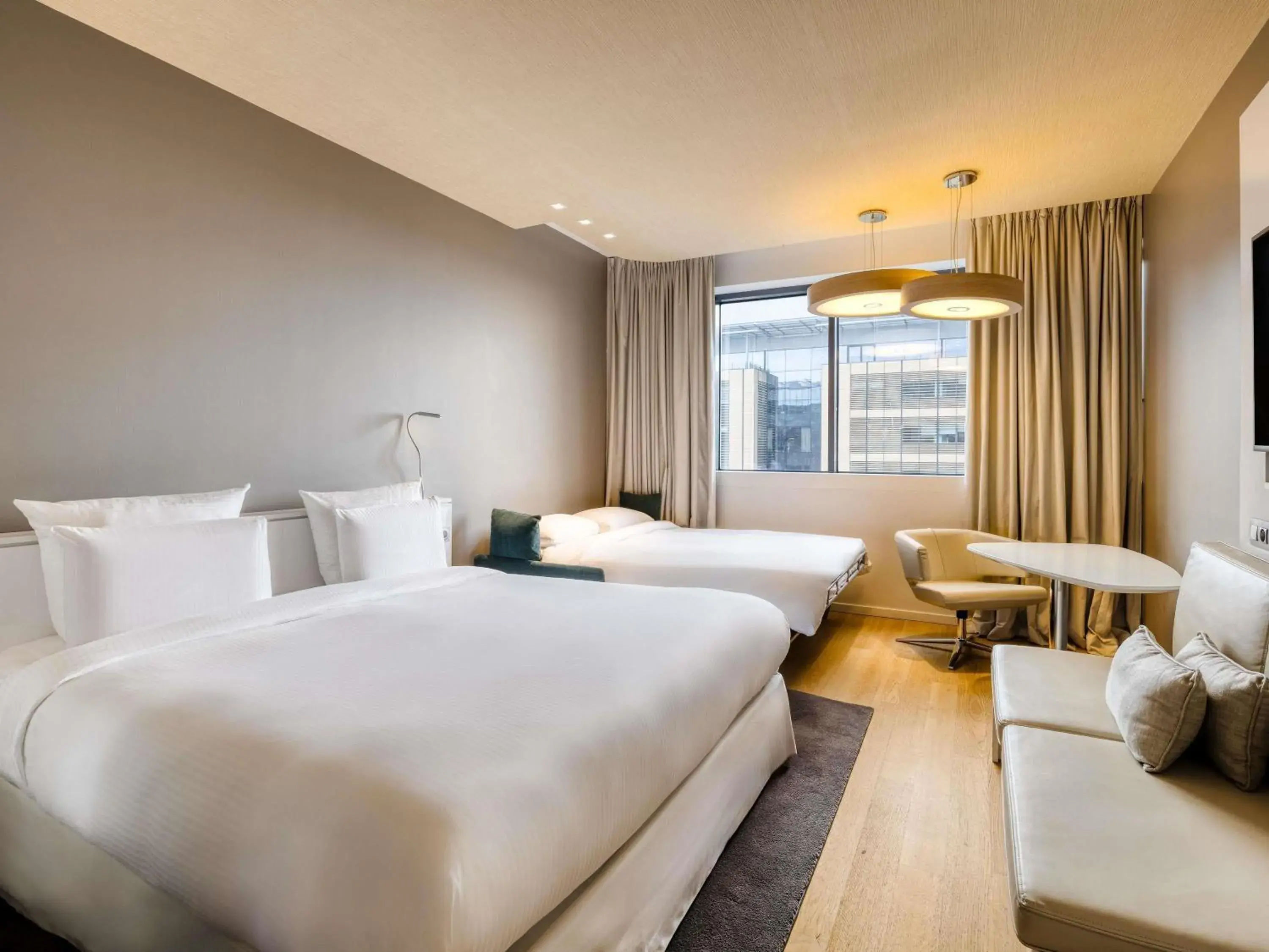 Friends & Family room with City view in Pullman Brussels Centre Midi Friends & Family room with City view in Pullman Brussels Centre Midi