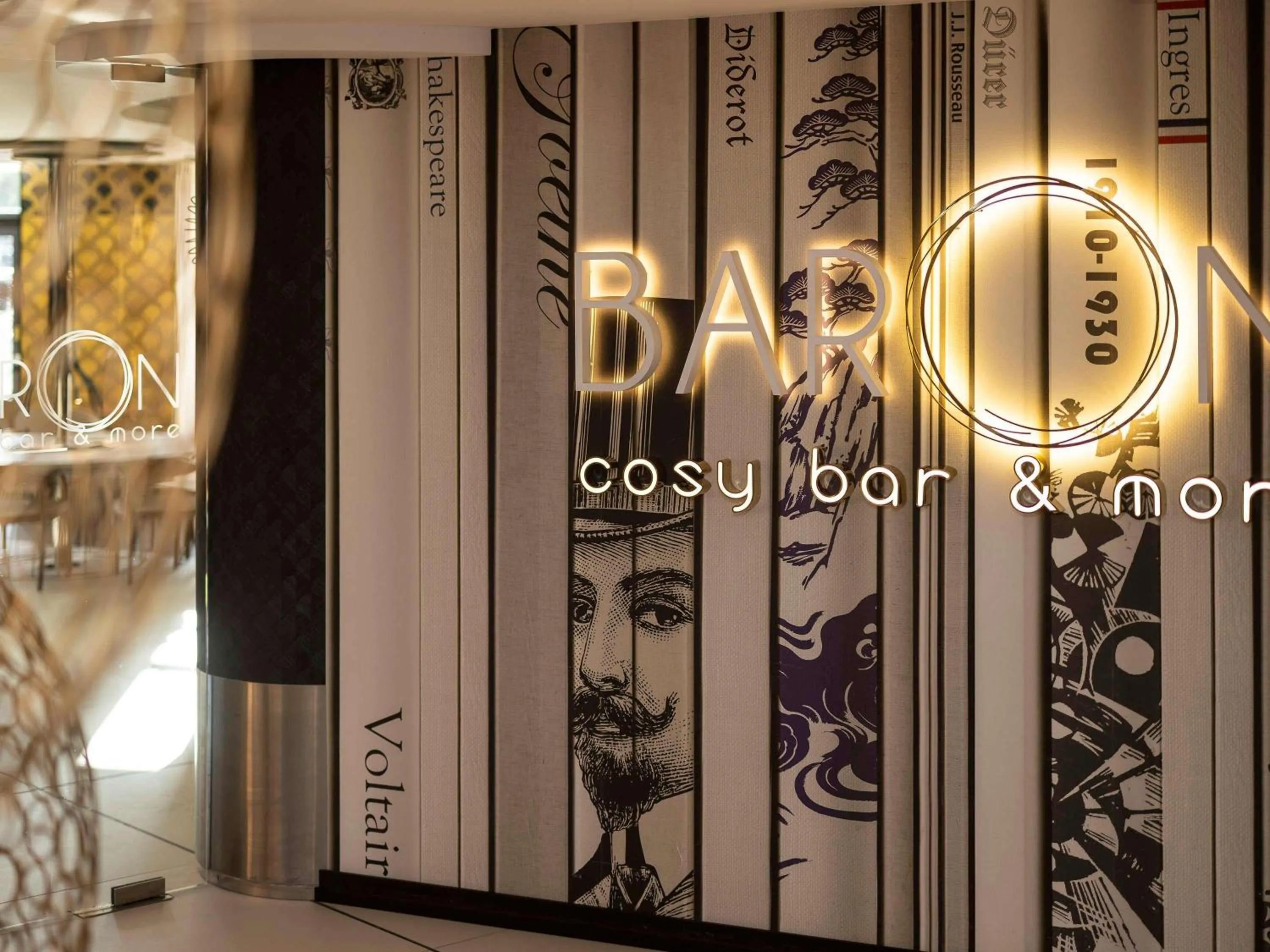 Lounge or bar in Pullman Brussels Centre Midi