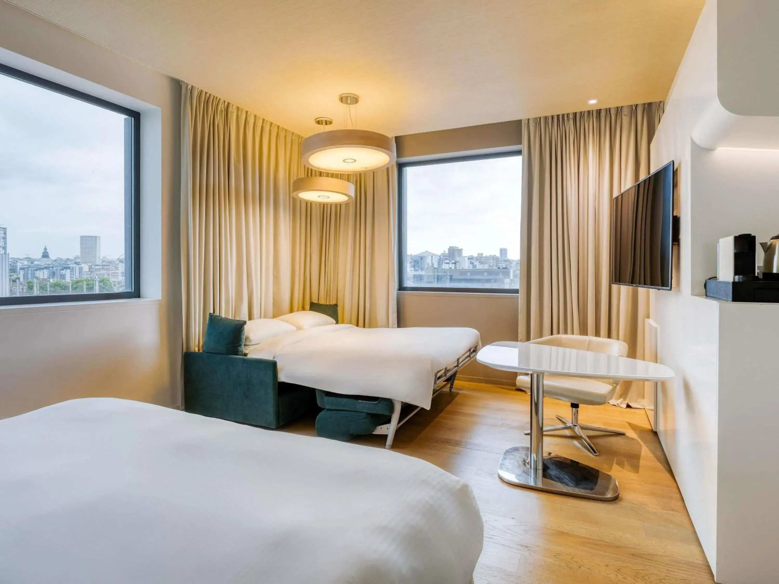 Bedroom, Bed in Pullman Brussels Centre Midi Bedroom, Bed in Pullman Brussels Centre Midi