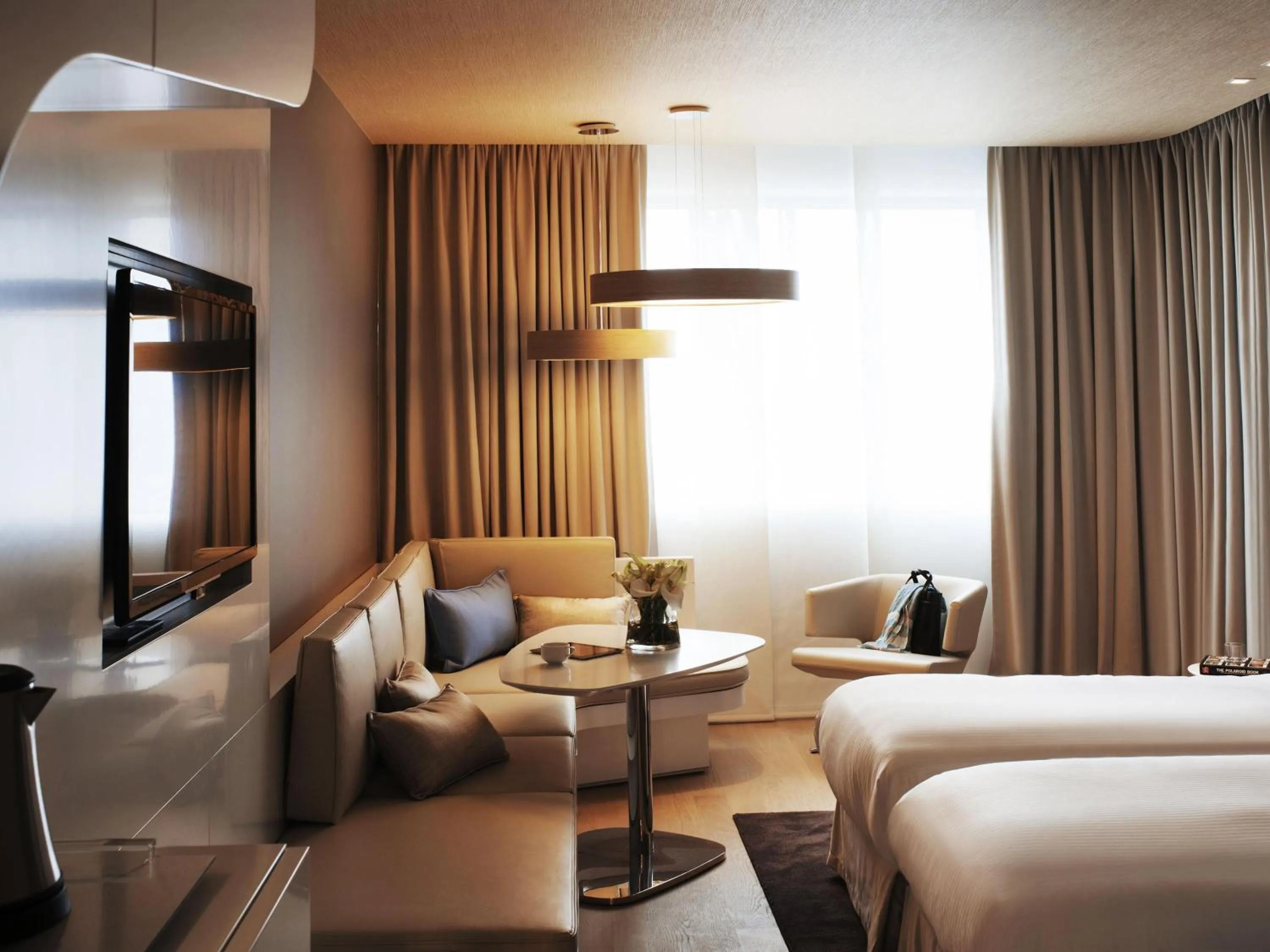 Bedroom, Bed in Pullman Brussels Centre Midi