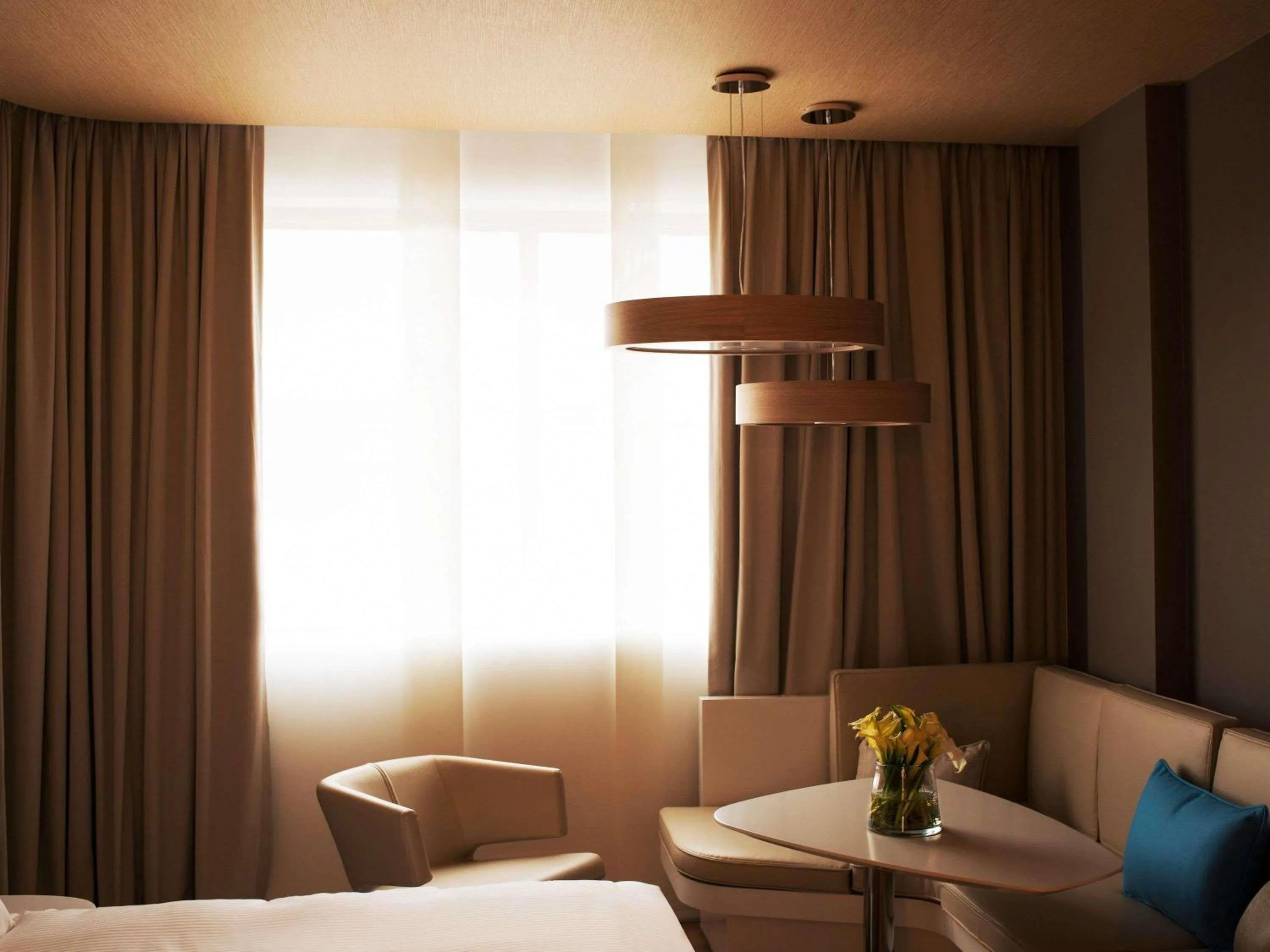 Bedroom, Bed in Pullman Brussels Centre Midi