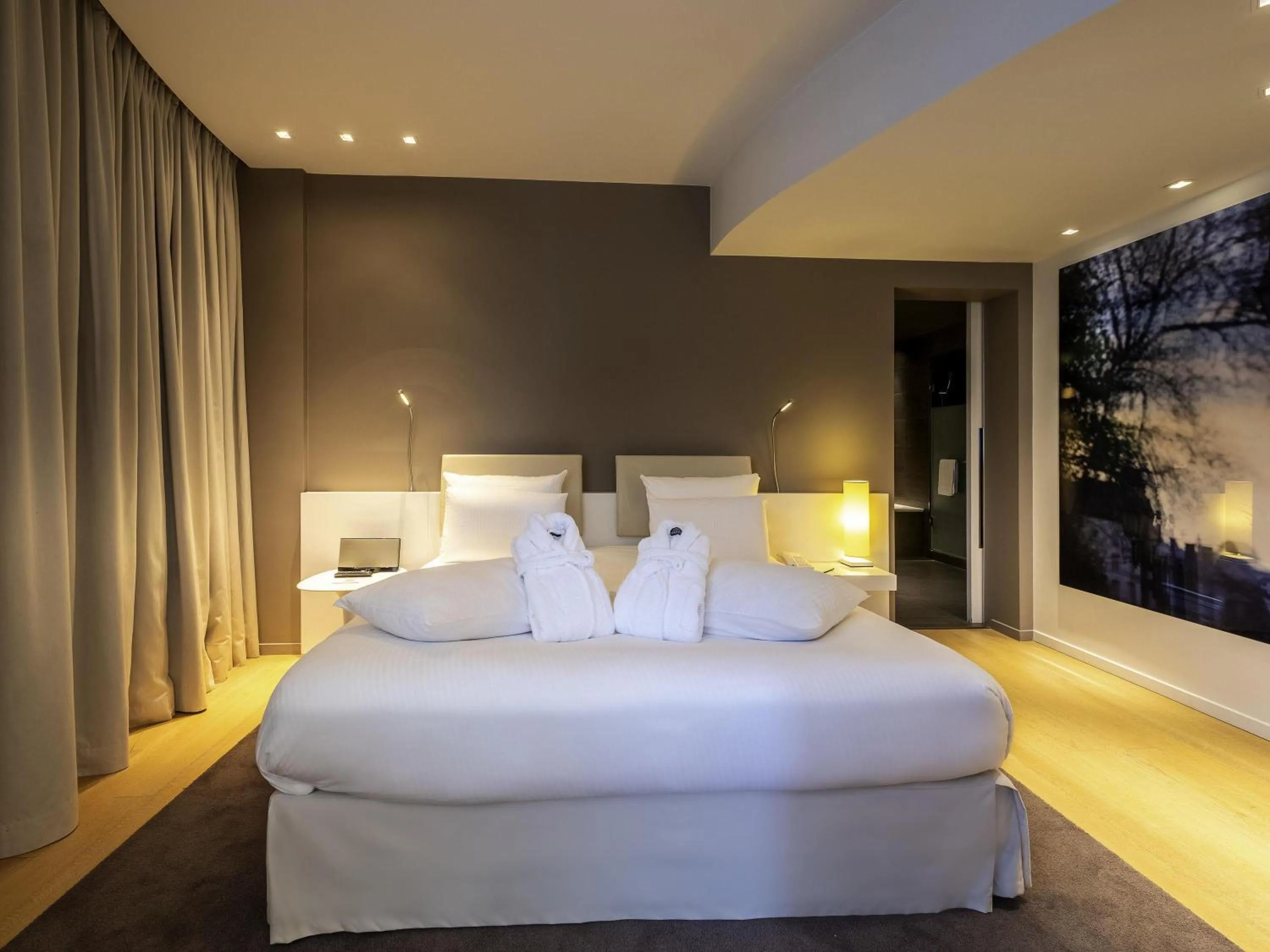 Bedroom, Bed in Pullman Brussels Centre Midi