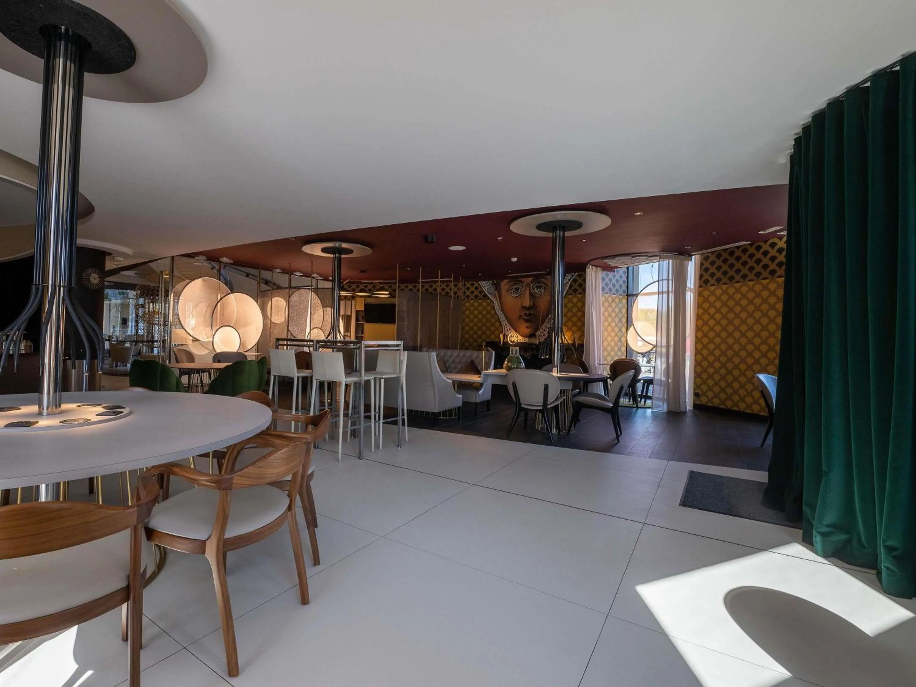 Lounge or bar in Pullman Brussels Centre Midi