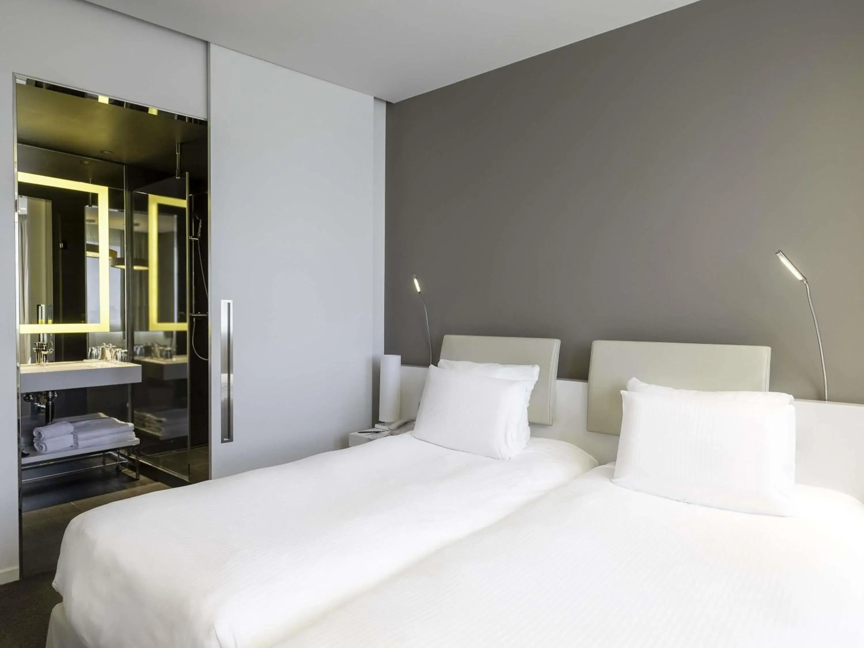 Bedroom, Bed in Pullman Brussels Centre Midi Bedroom, Bed in Pullman Brussels Centre Midi