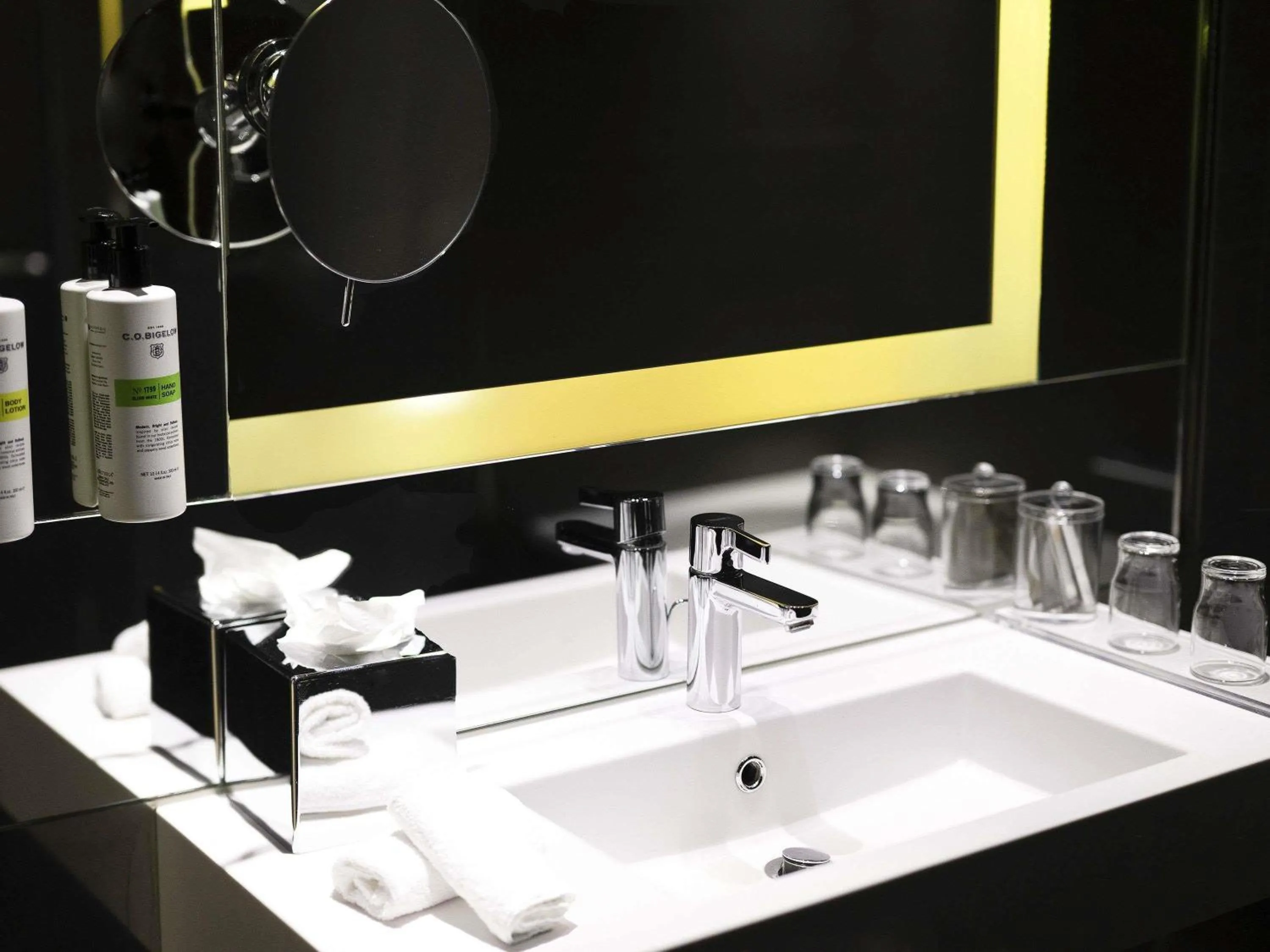 Bedroom in Pullman Brussels Centre Midi