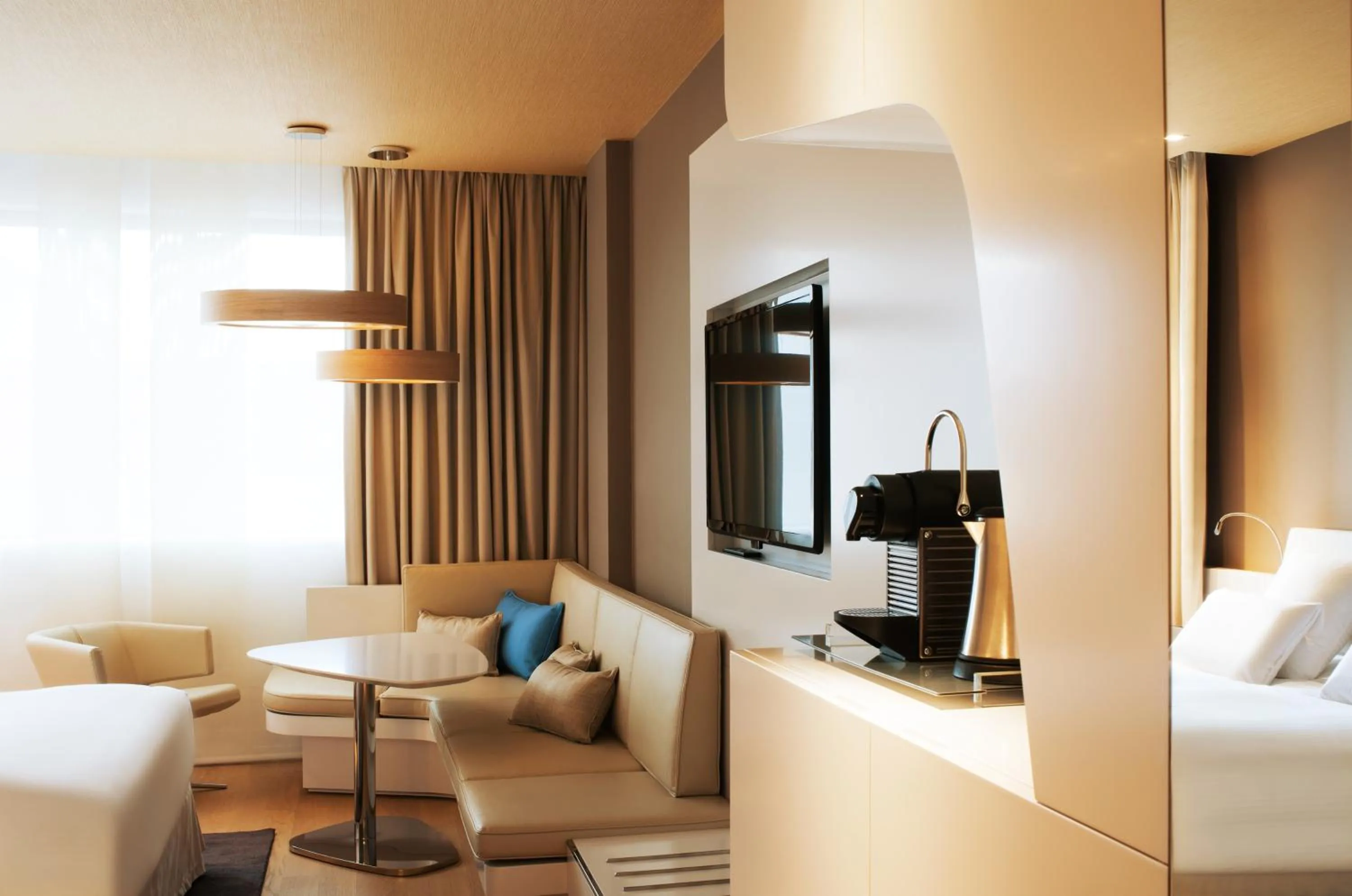 Seating area, Bed in Pullman Brussels Centre Midi