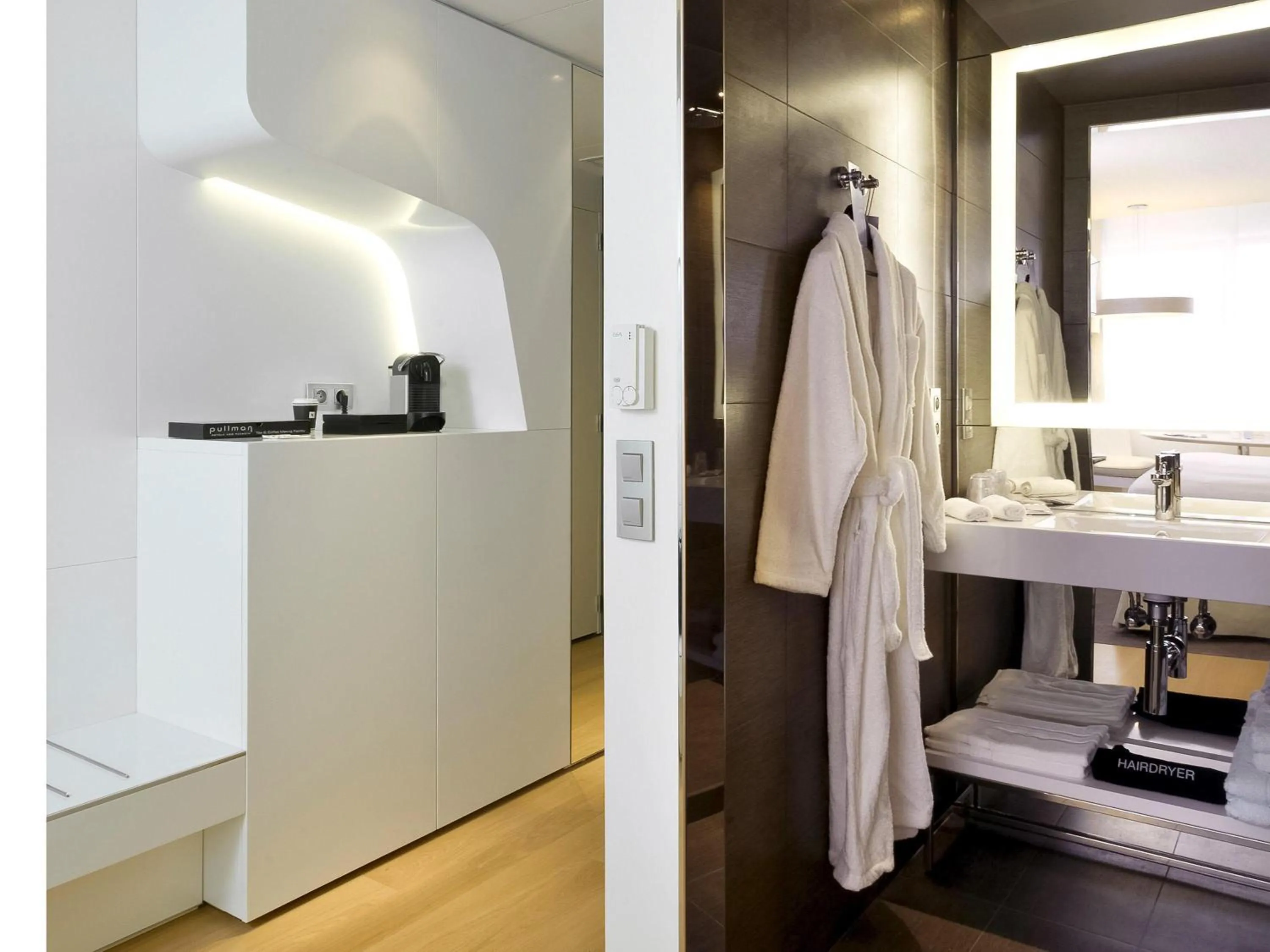 Bedroom in Pullman Brussels Centre Midi