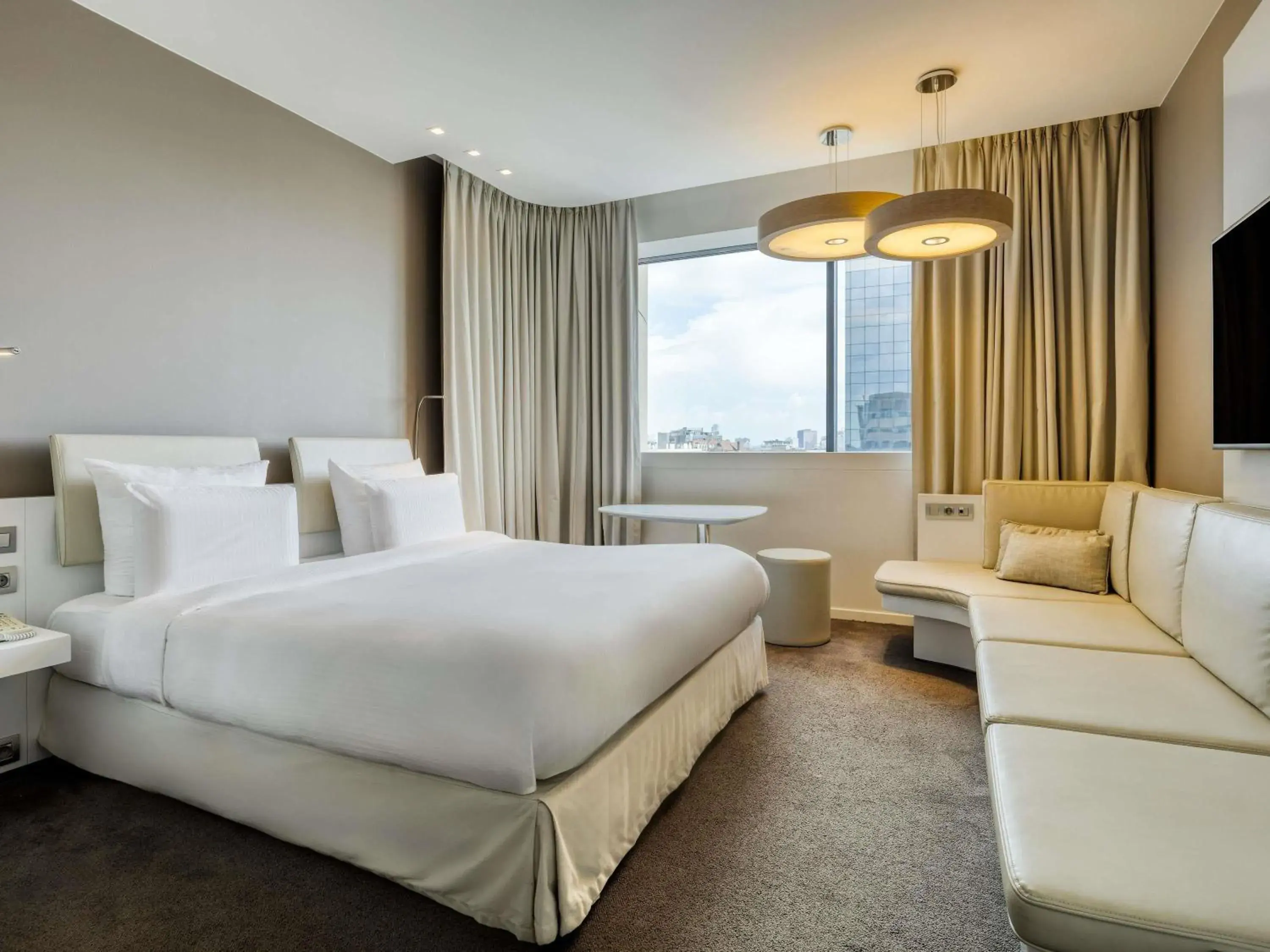 Bedroom, Bed in Pullman Brussels Centre Midi Bedroom, Bed in Pullman Brussels Centre Midi