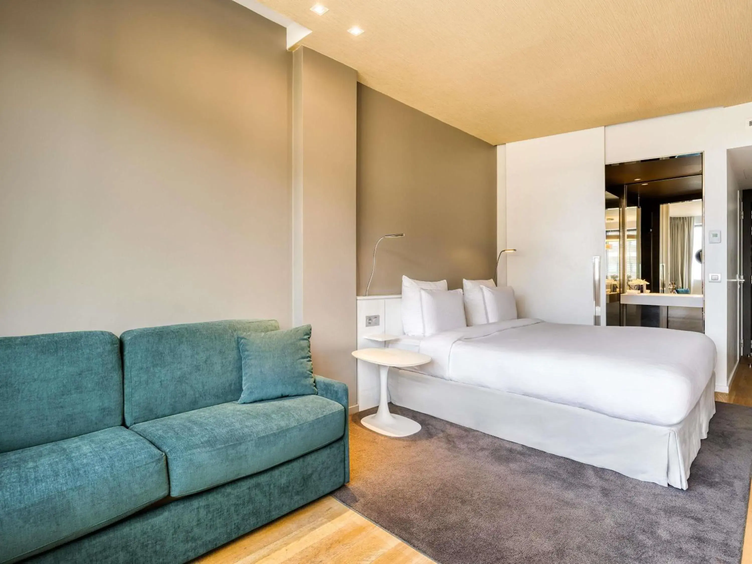 Bedroom, Bed in Pullman Brussels Centre Midi Bedroom, Bed in Pullman Brussels Centre Midi