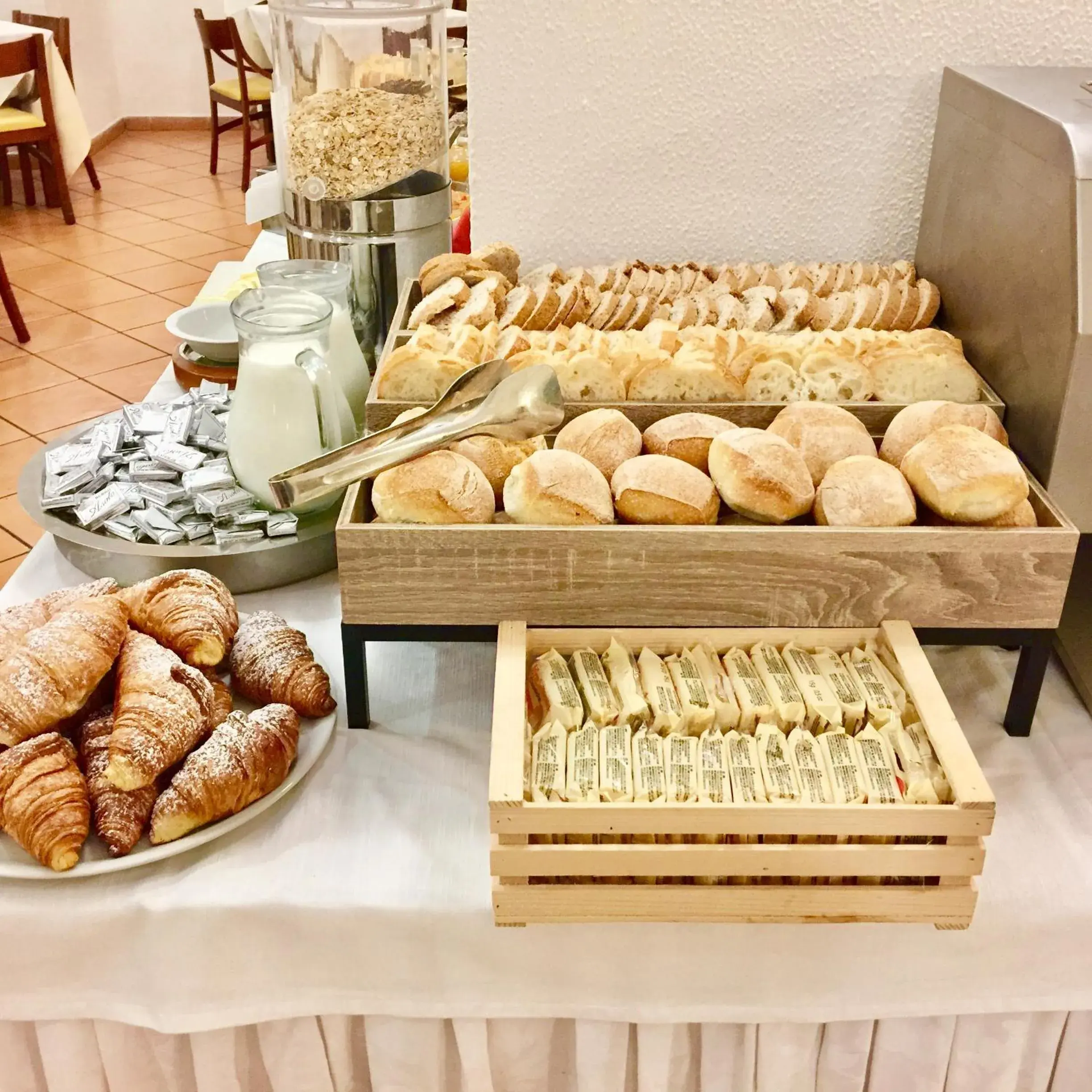 Restaurant/places to eat in Panorama Palace Hotel Restaurant/places to eat in Panorama Palace Hotel