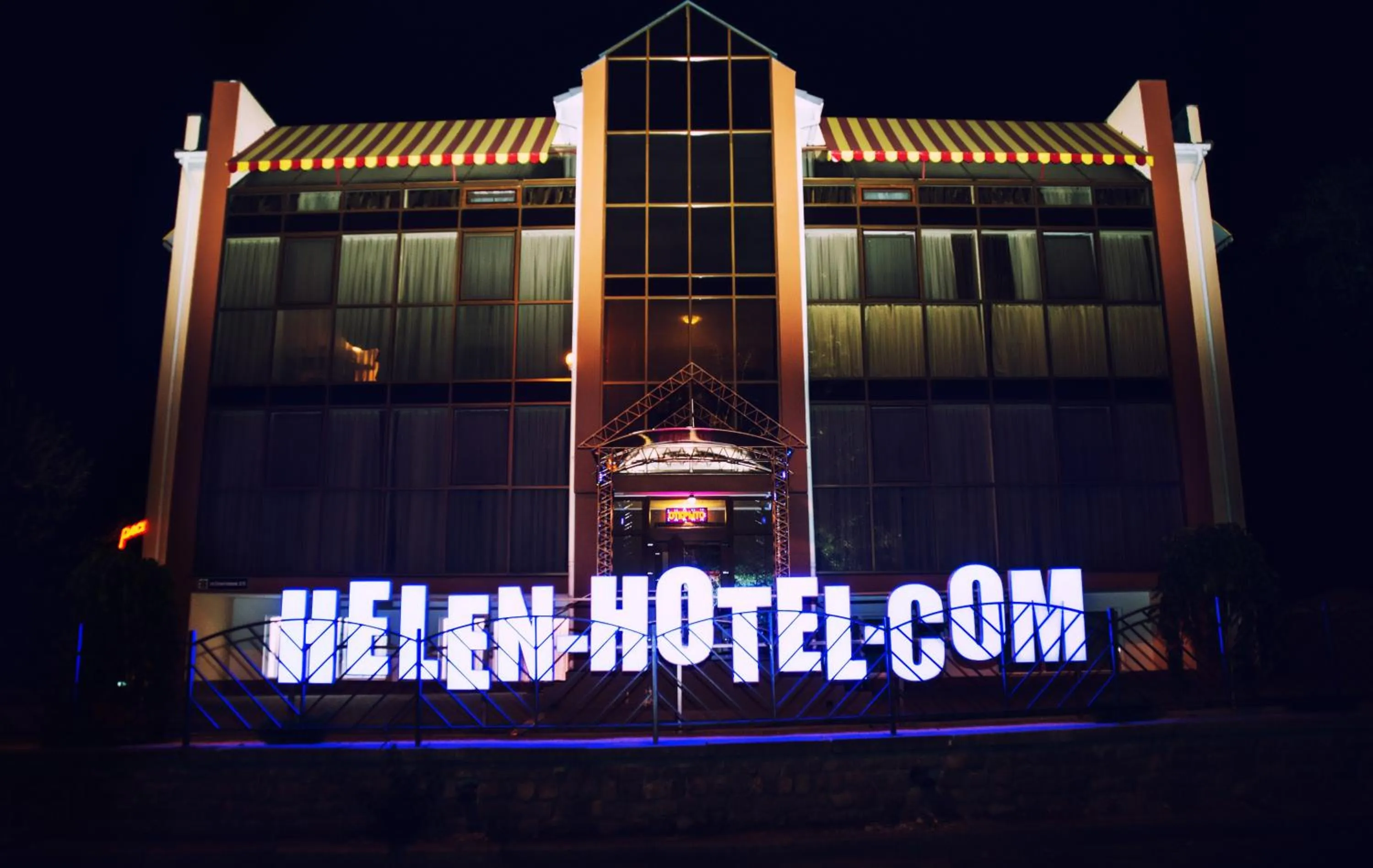 Facade/entrance in Helen Hotel