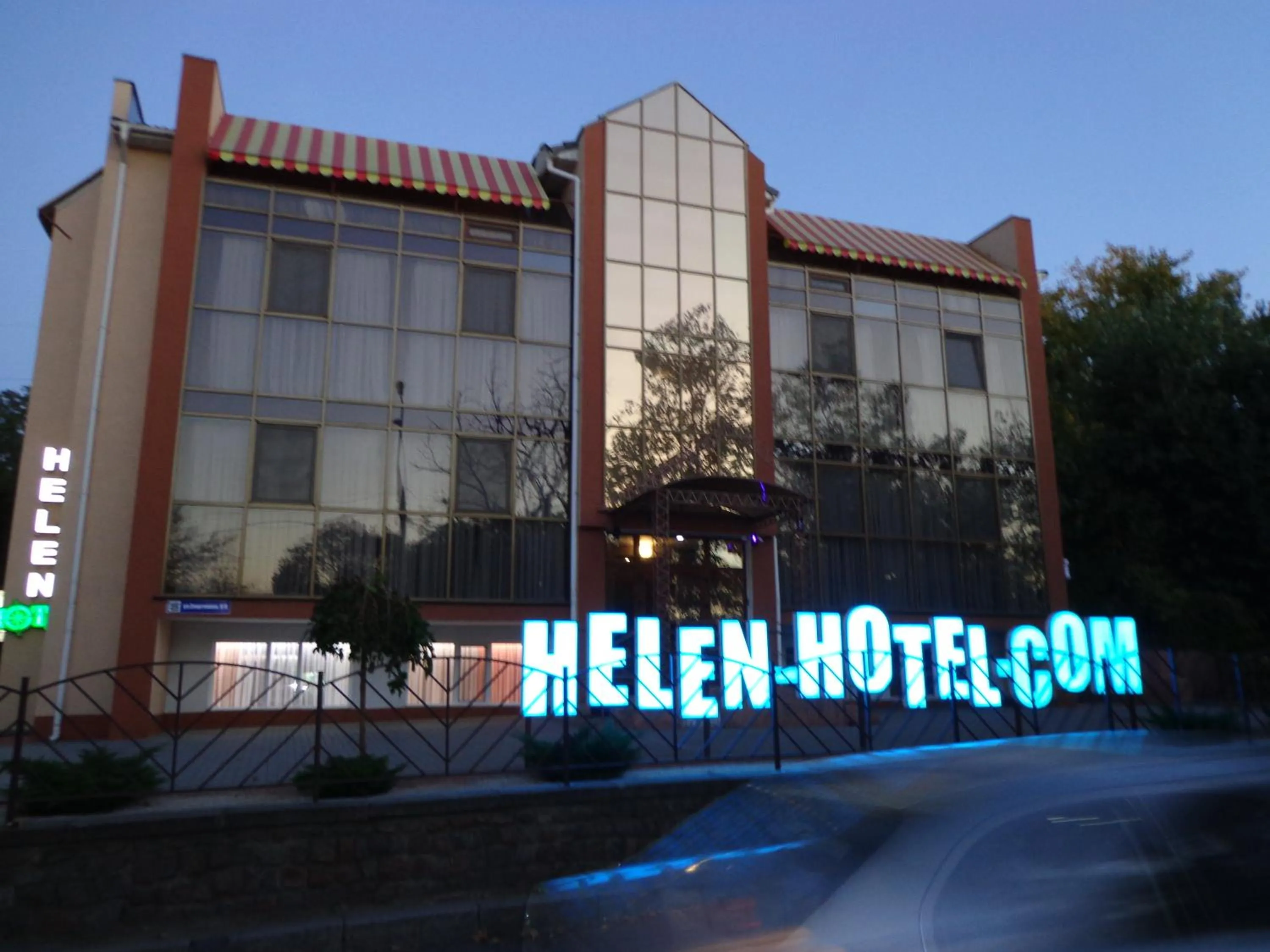 Facade/entrance in Helen Hotel