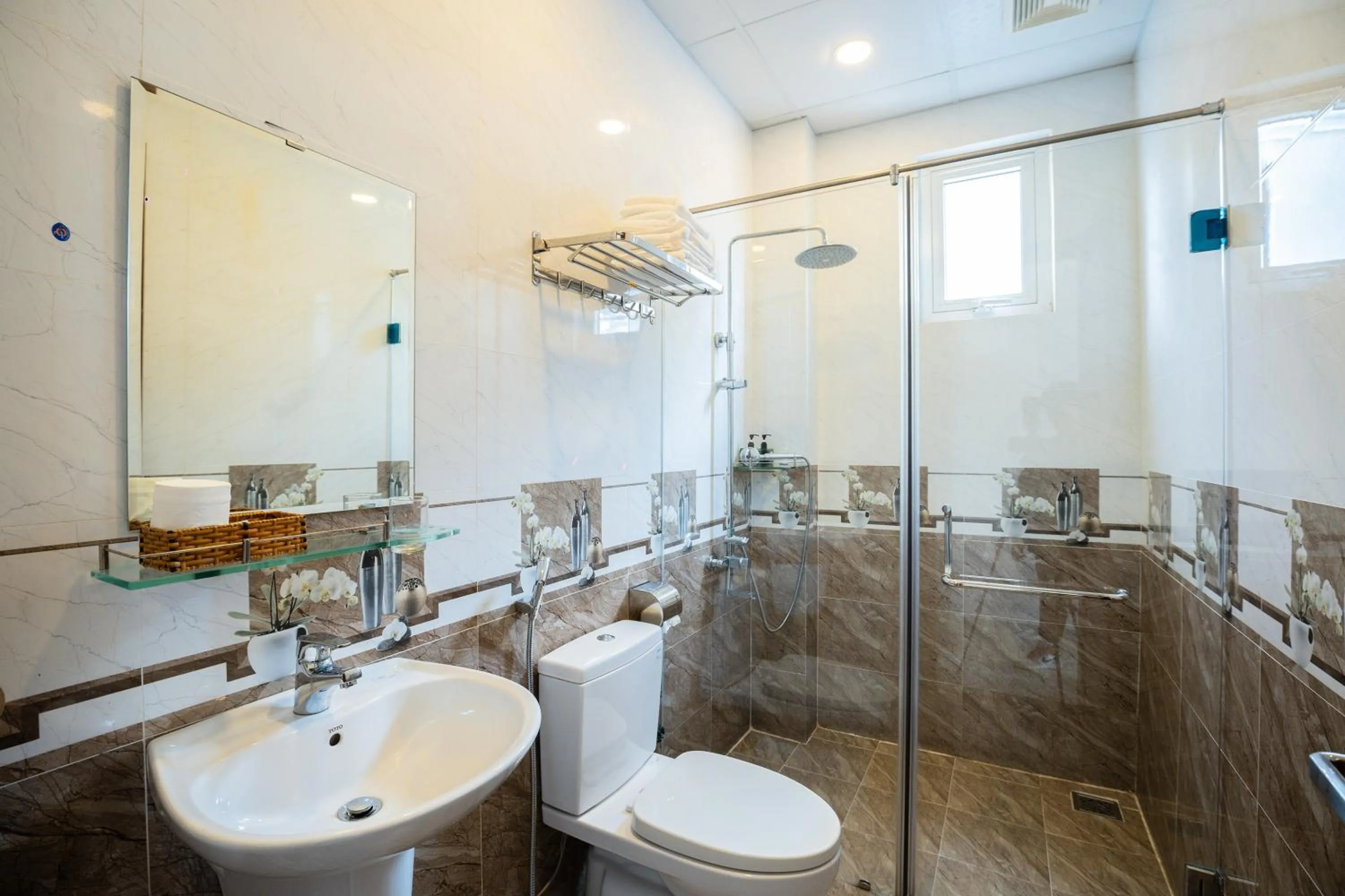 Shower in Tuấn An Hotel
