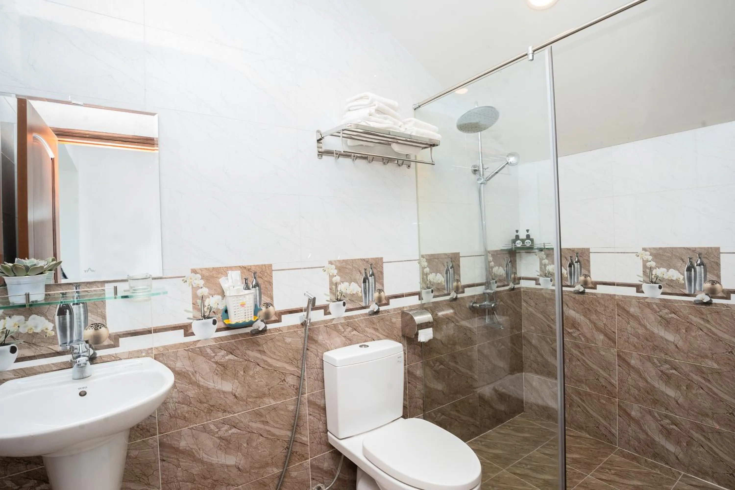 Shower in Tuấn An Hotel