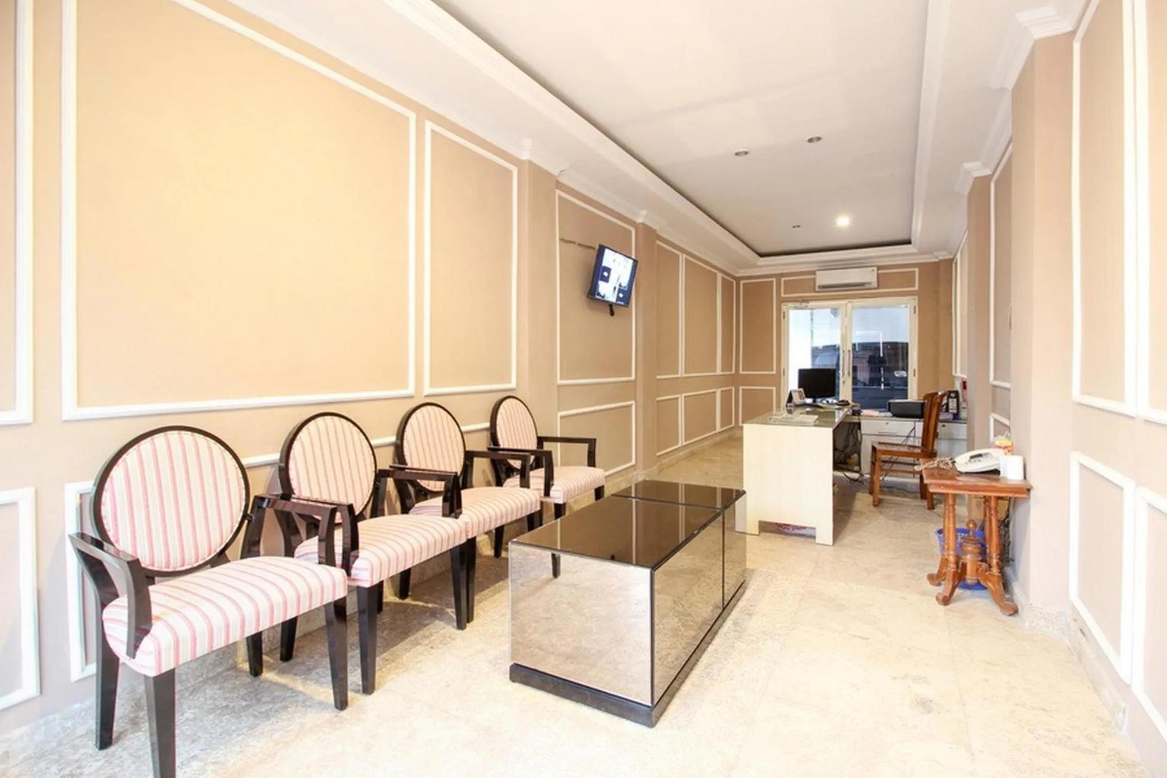 RedDoorz near Stadion Manahan Solo