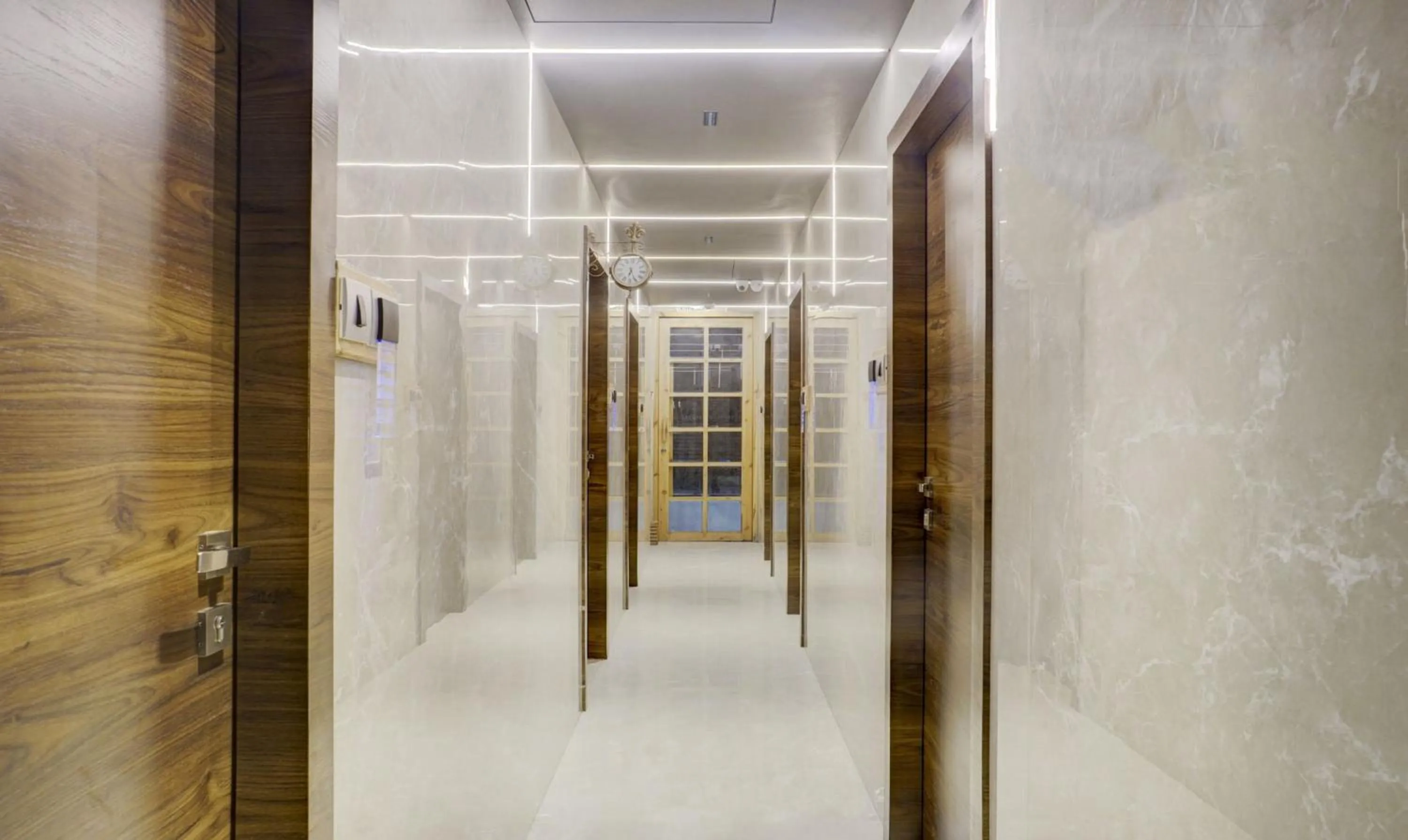 Lobby or reception in Hotel Rooms Dadar near Station