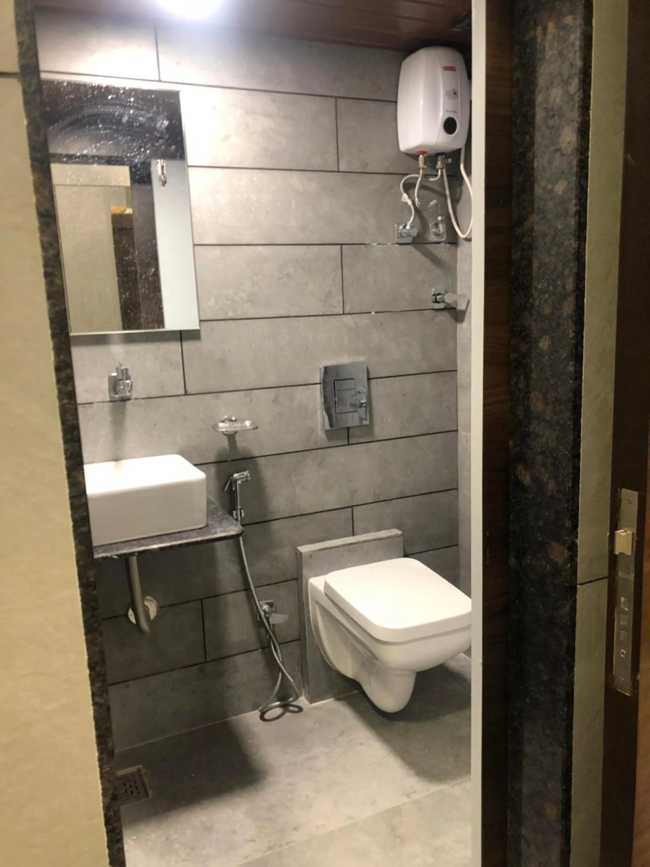 Bathroom in Hotel Rooms Dadar near Station
