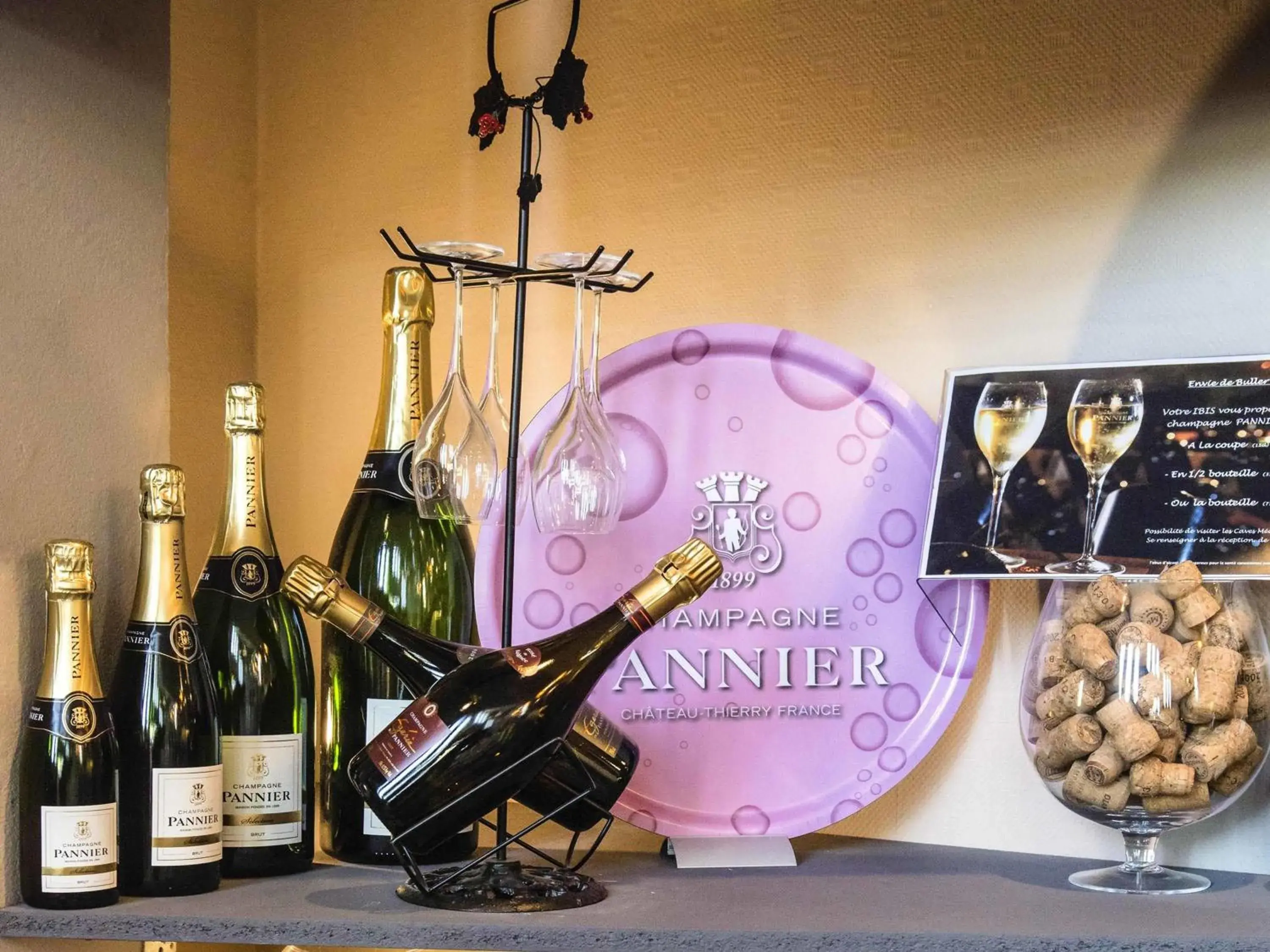 Lounge or bar in Ibis Château-Thierry Lounge or bar in Ibis Château-Thierry