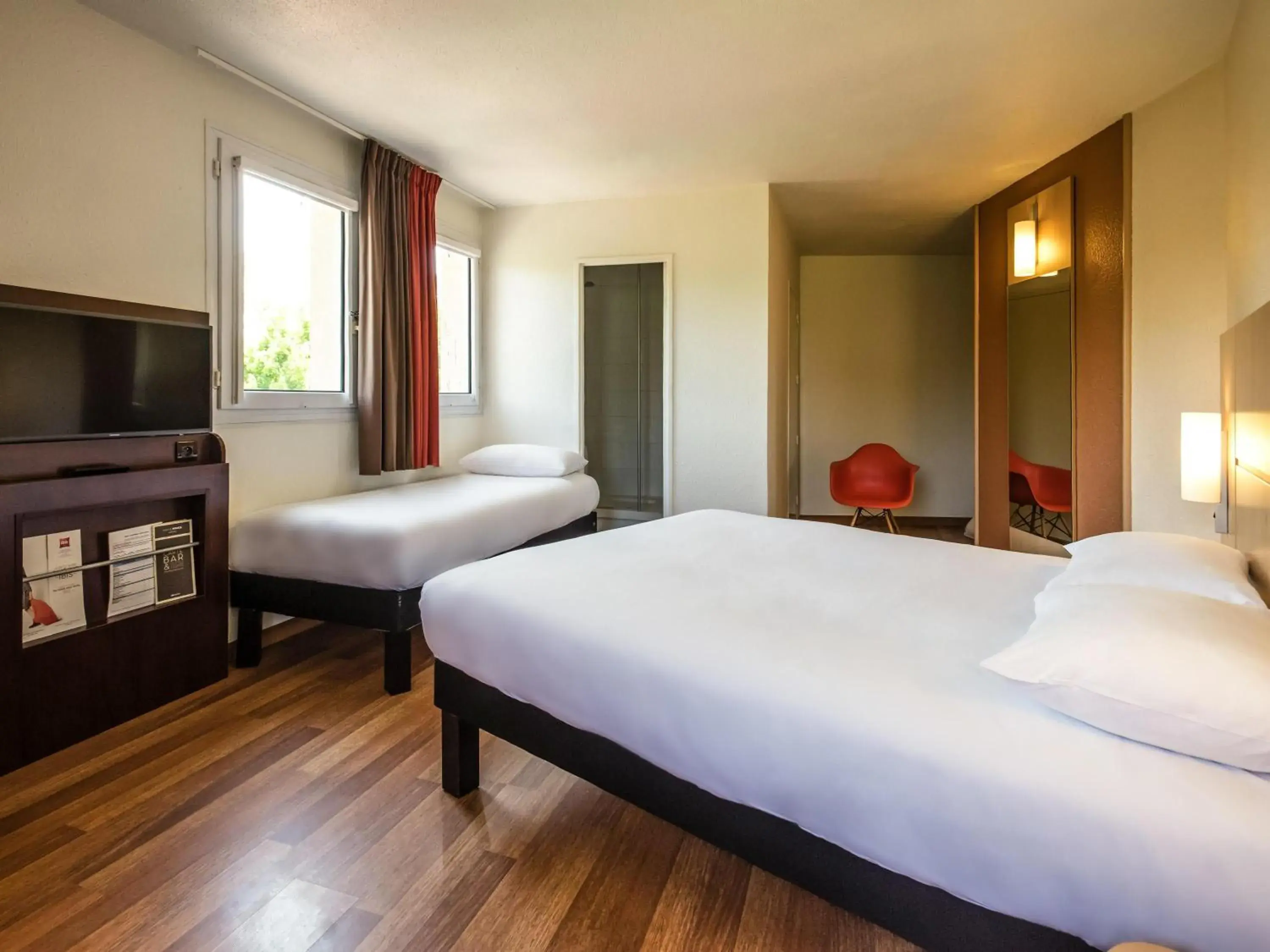 Bedroom, Bed in Ibis Château-Thierry Bedroom, Bed in Ibis Château-Thierry